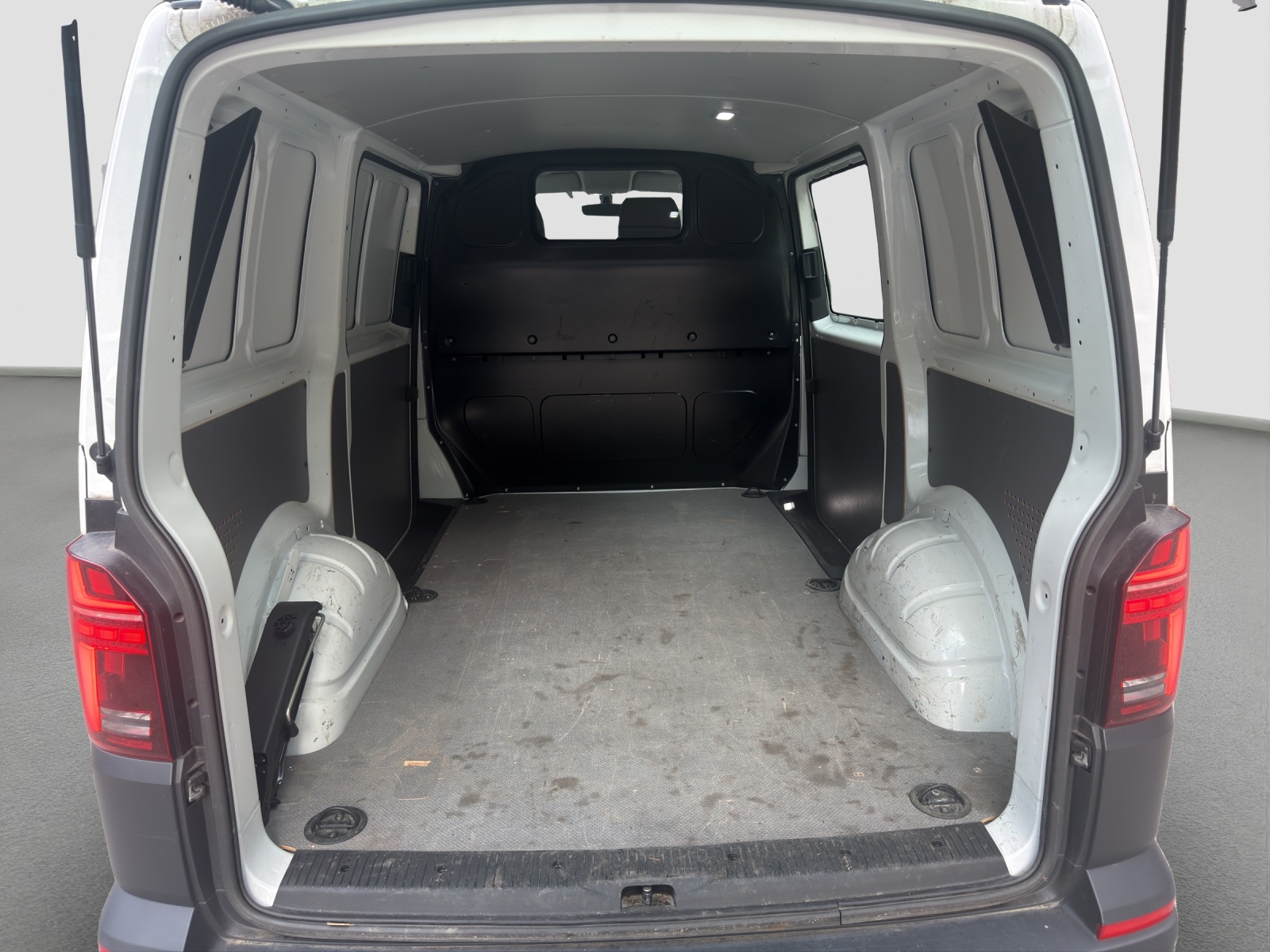 VW T6.1 2.0 TDI-image-7
