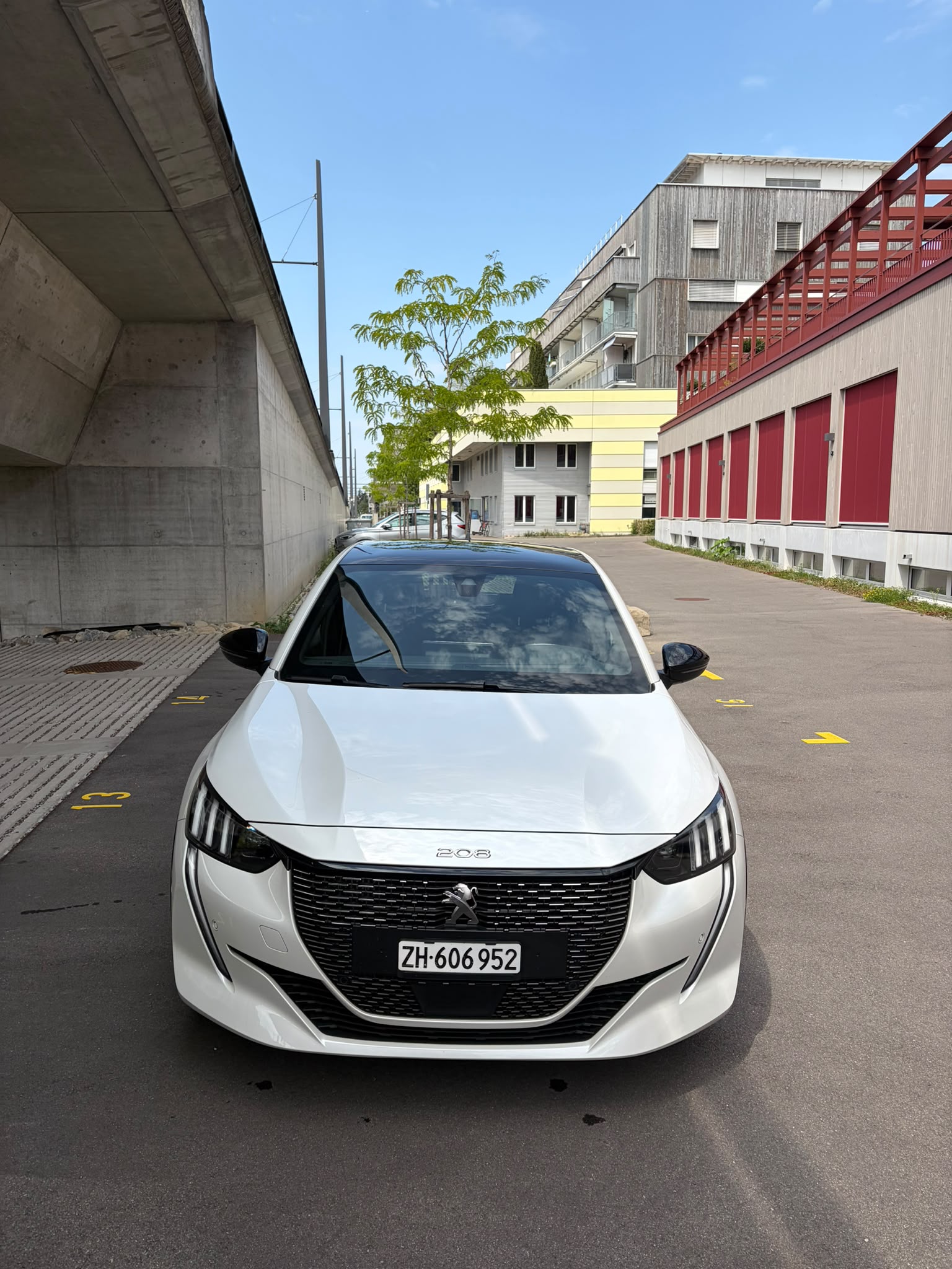 PEUGEOT 1.2 PureTech 100 GT Line-image-0