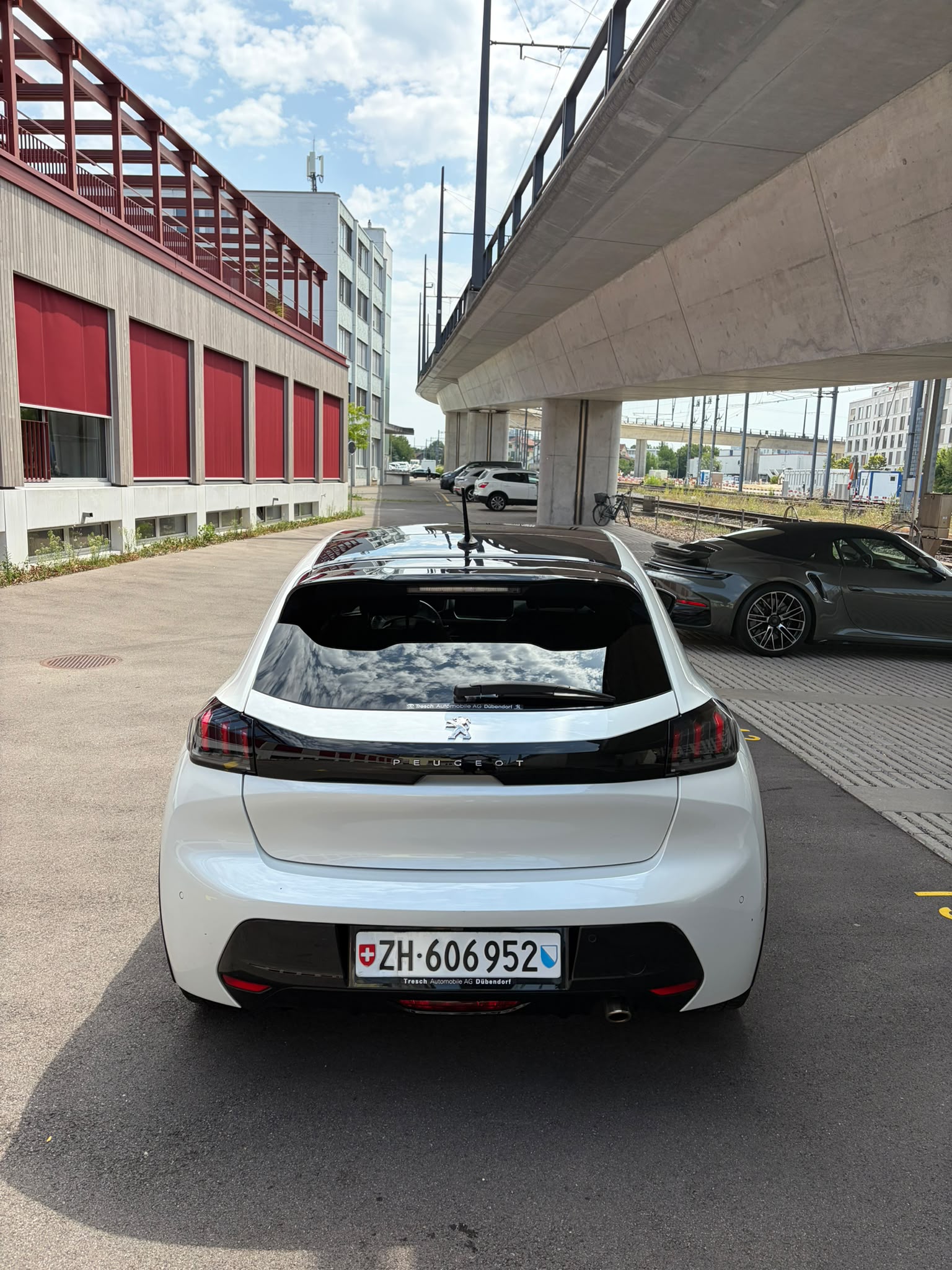 PEUGEOT 1.2 PureTech 100 GT Line-image-4