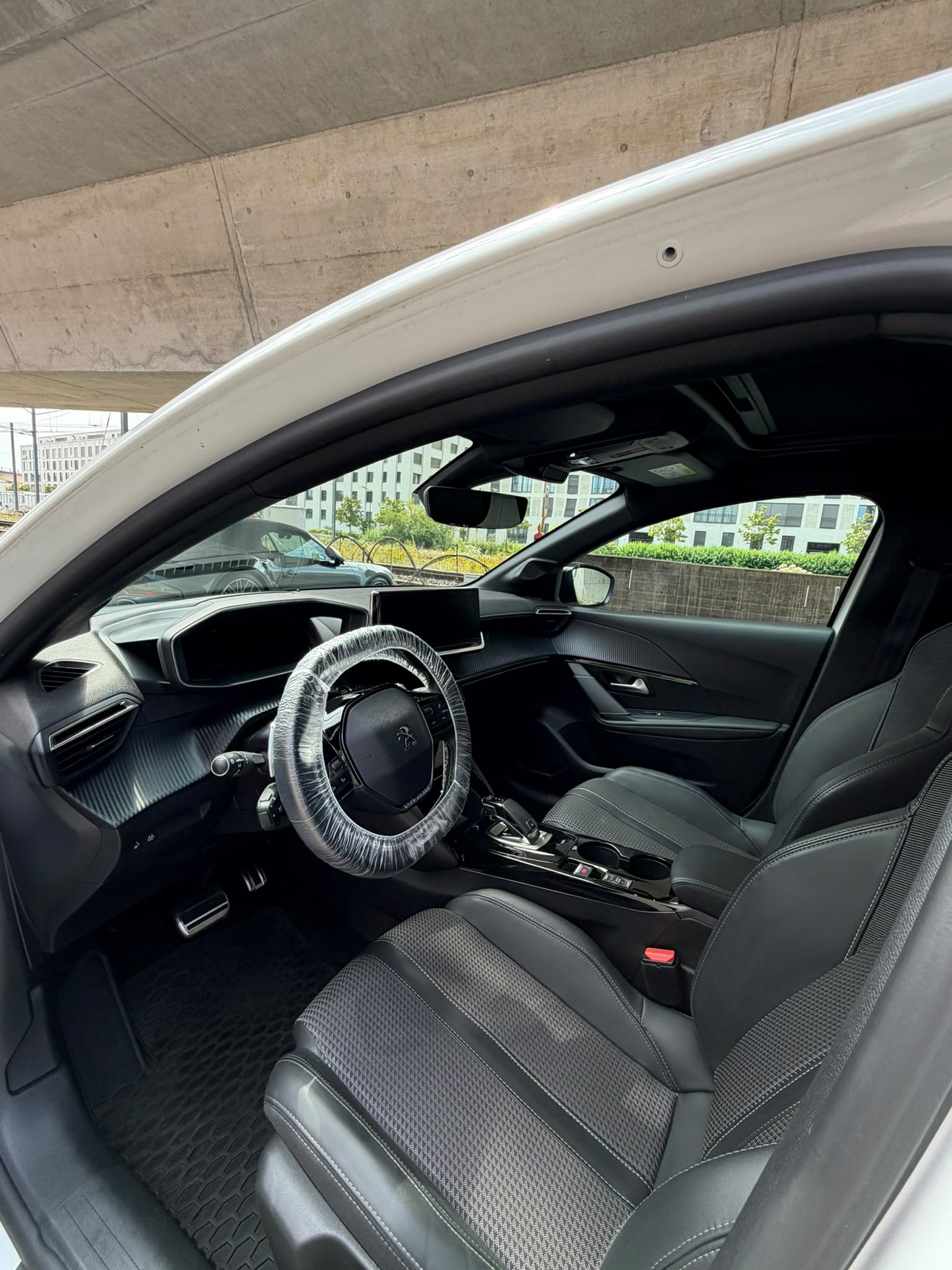 PEUGEOT 1.2 PureTech 100 GT Line-image-3