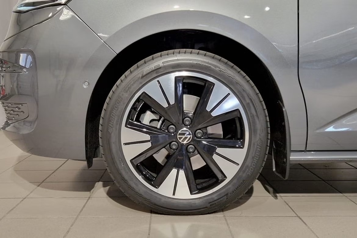 VW Multivan 1.5 eHybrid Style Lang DSG-image-1