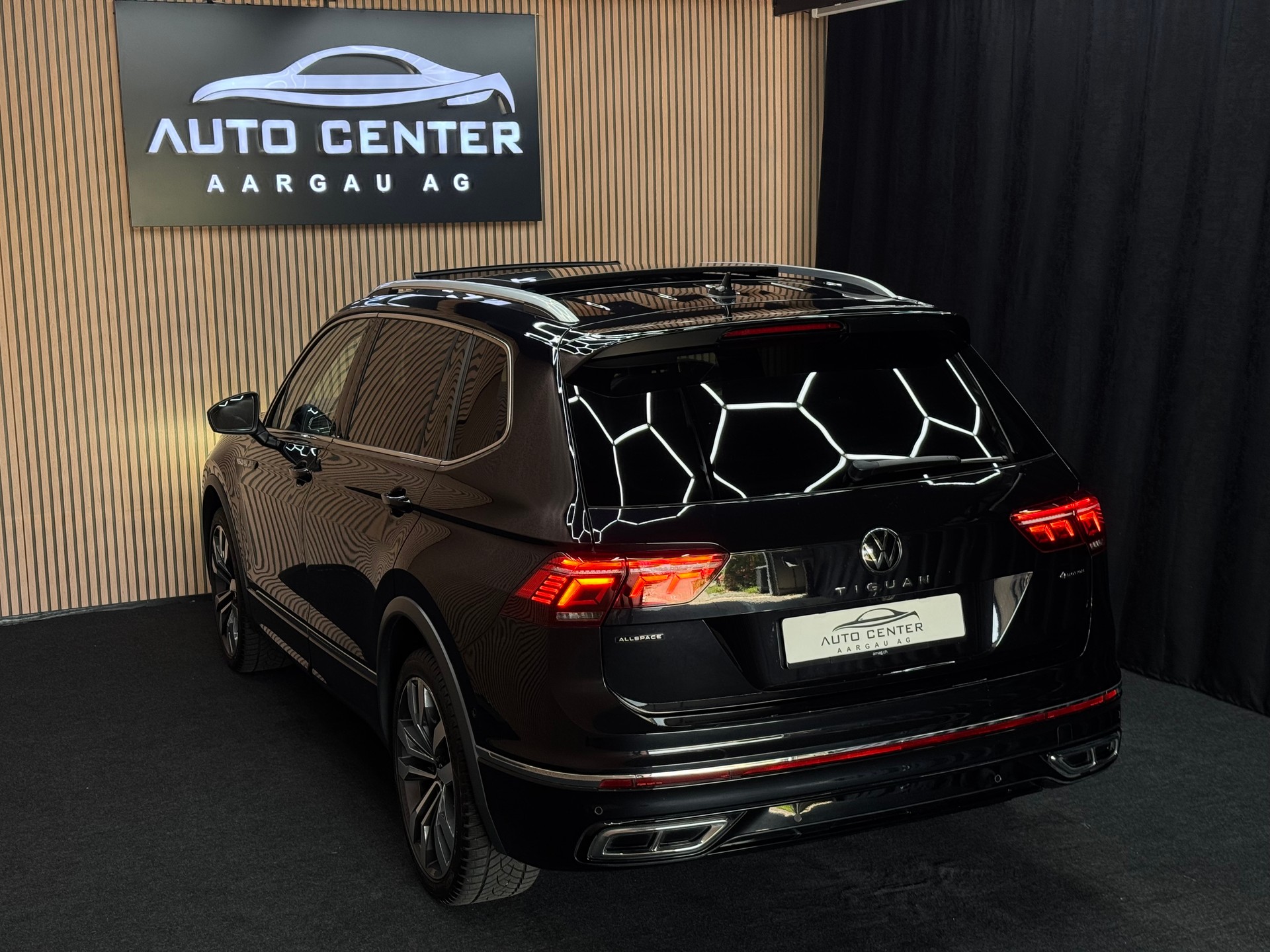 VW Tiguan Allspace 2.0 TDI SCR R-Line DSG 7 Sitze *ab CHF 299.-/ Monat*-image-3