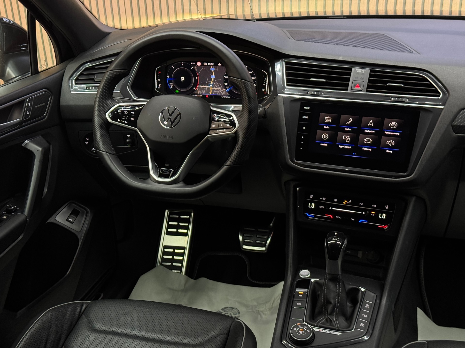 VW Tiguan Allspace 2.0 TDI SCR R-Line DSG 7 Sitze *ab CHF 299.-/ Monat*-image-16