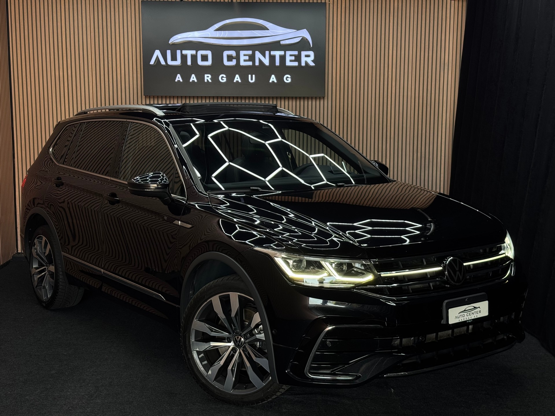 VW Tiguan Allspace 2.0 TDI SCR R-Line DSG 7 Sitze *ab CHF 299.-/ Monat*-image-0