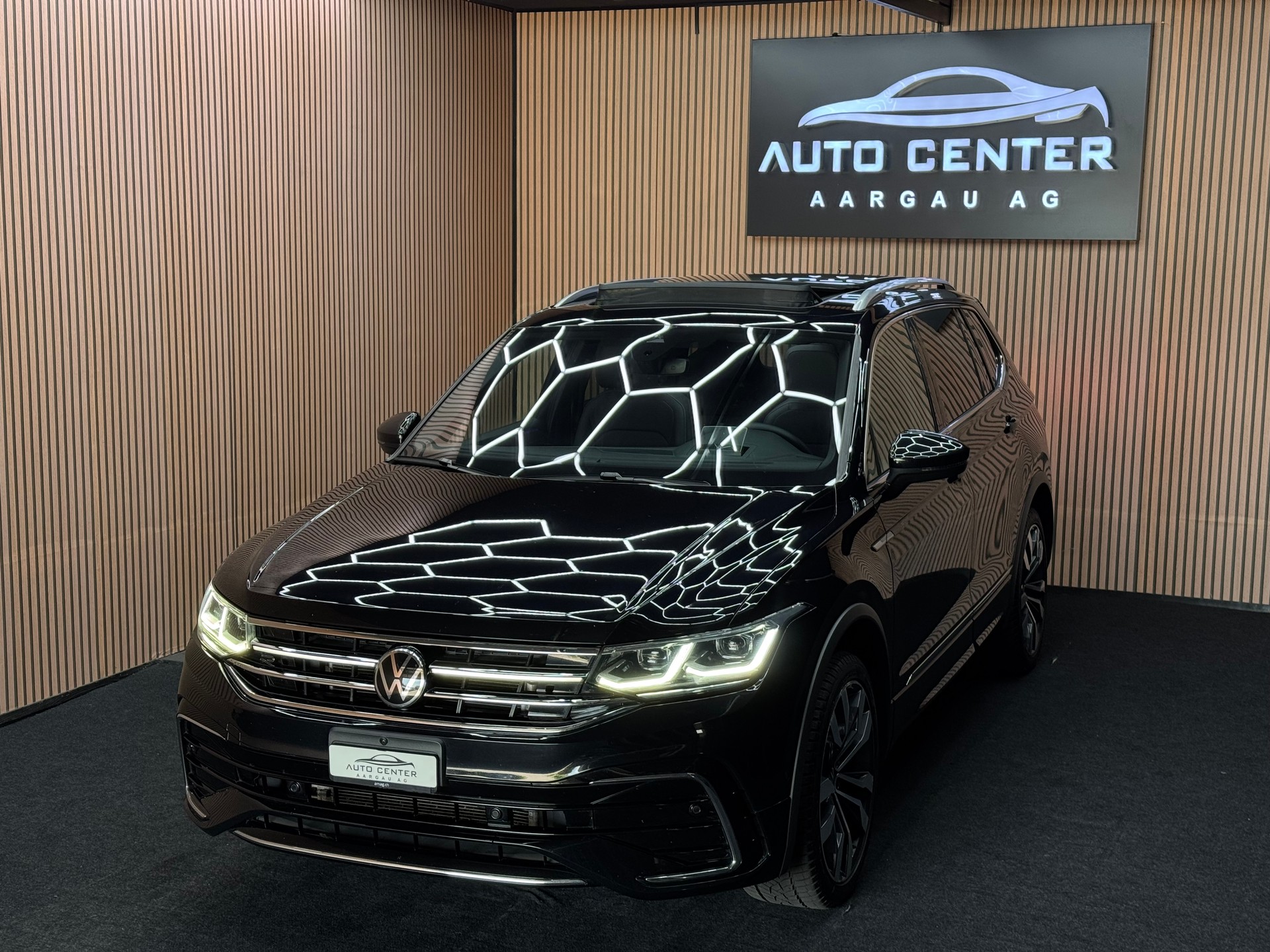 VW Tiguan Allspace 2.0 TDI SCR R-Line DSG 7 Sitze *ab CHF 299.-/ Monat*-image-2