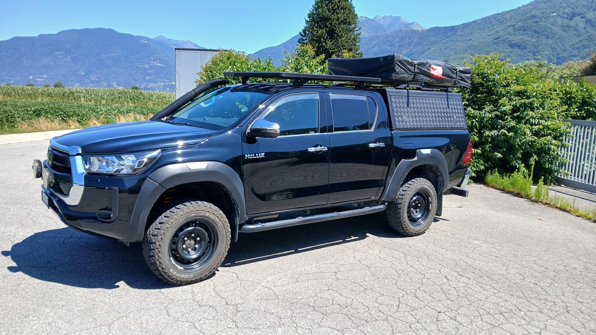 TOYOTA Hilux Double Cab. Pick-up 2.8 D-4D 4x4 Style-image-1