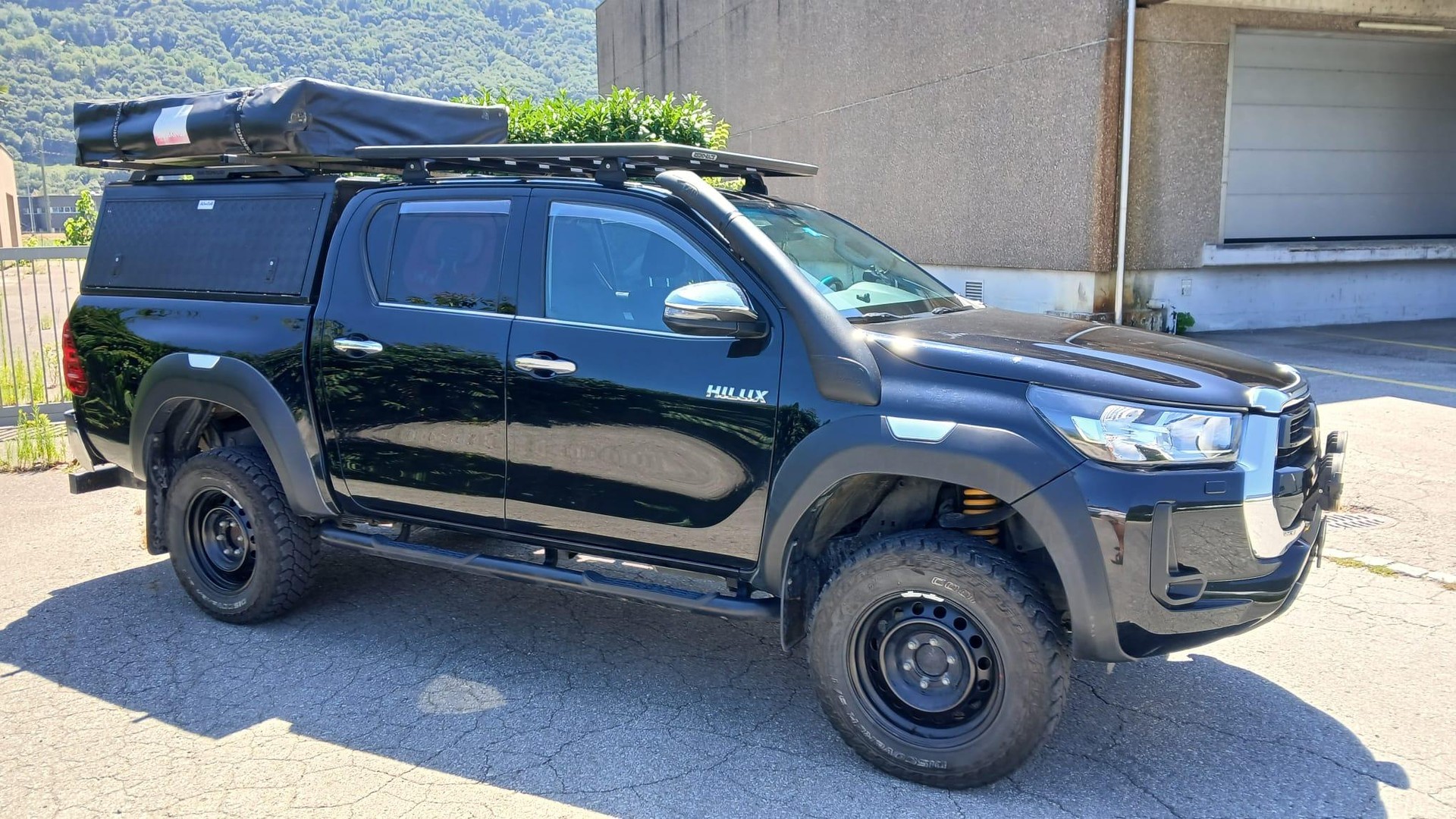 TOYOTA Hilux Double Cab. Pick-up 2.8 D-4D 4x4 Style-image-3