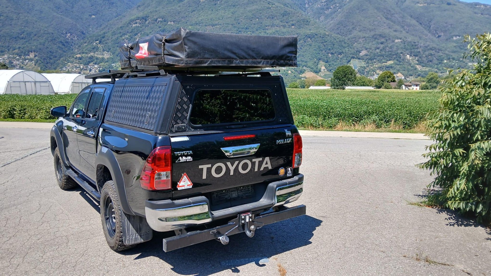 TOYOTA Hilux Double Cab. Pick-up 2.8 D-4D 4x4 Style-image-2
