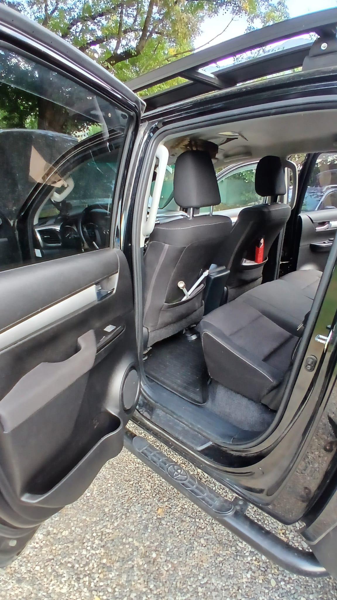 TOYOTA Hilux Double Cab. Pick-up 2.8 D-4D 4x4 Style-image-7