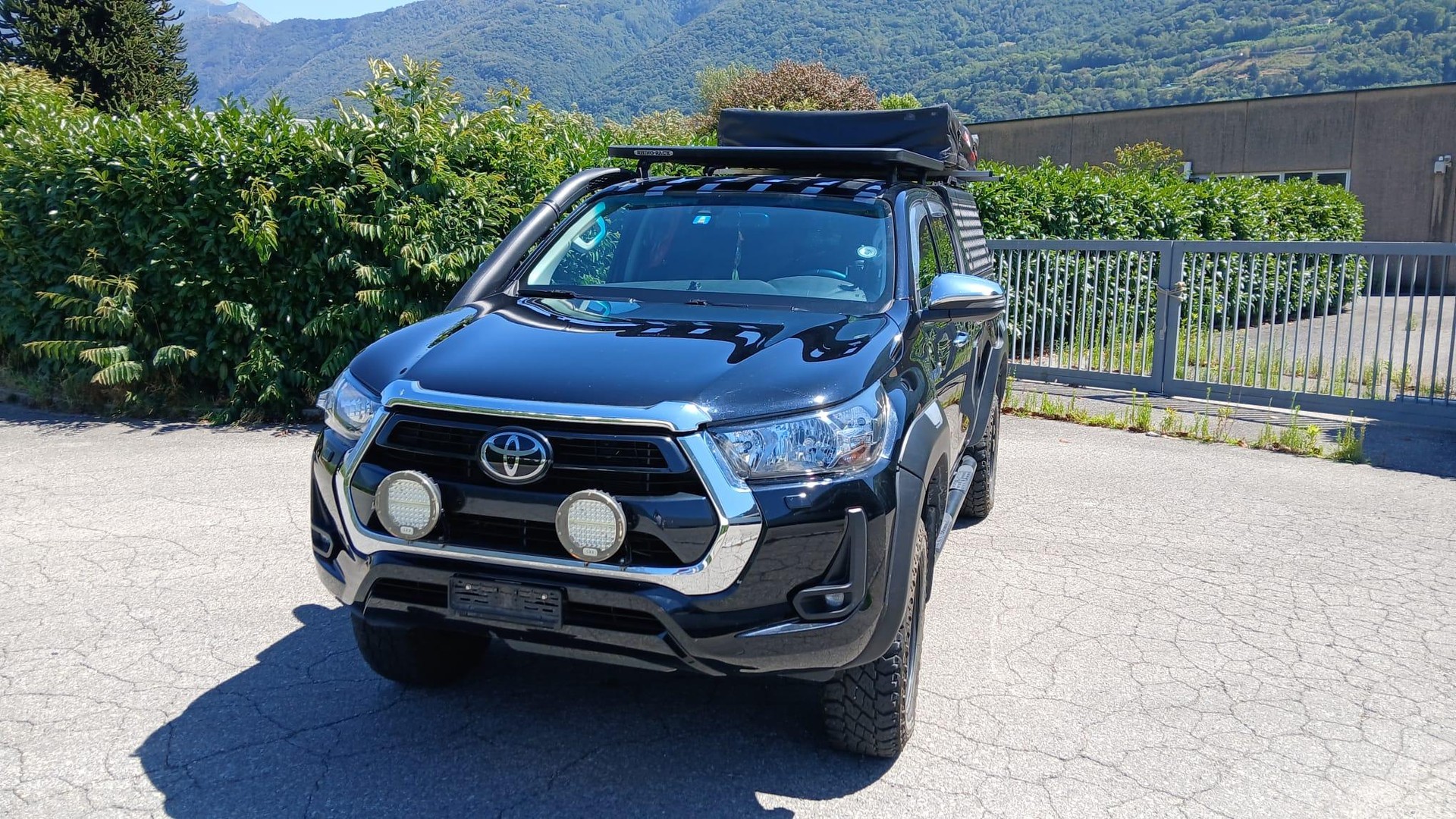 TOYOTA Hilux Double Cab. Pick-up 2.8 D-4D 4x4 Style-image-0