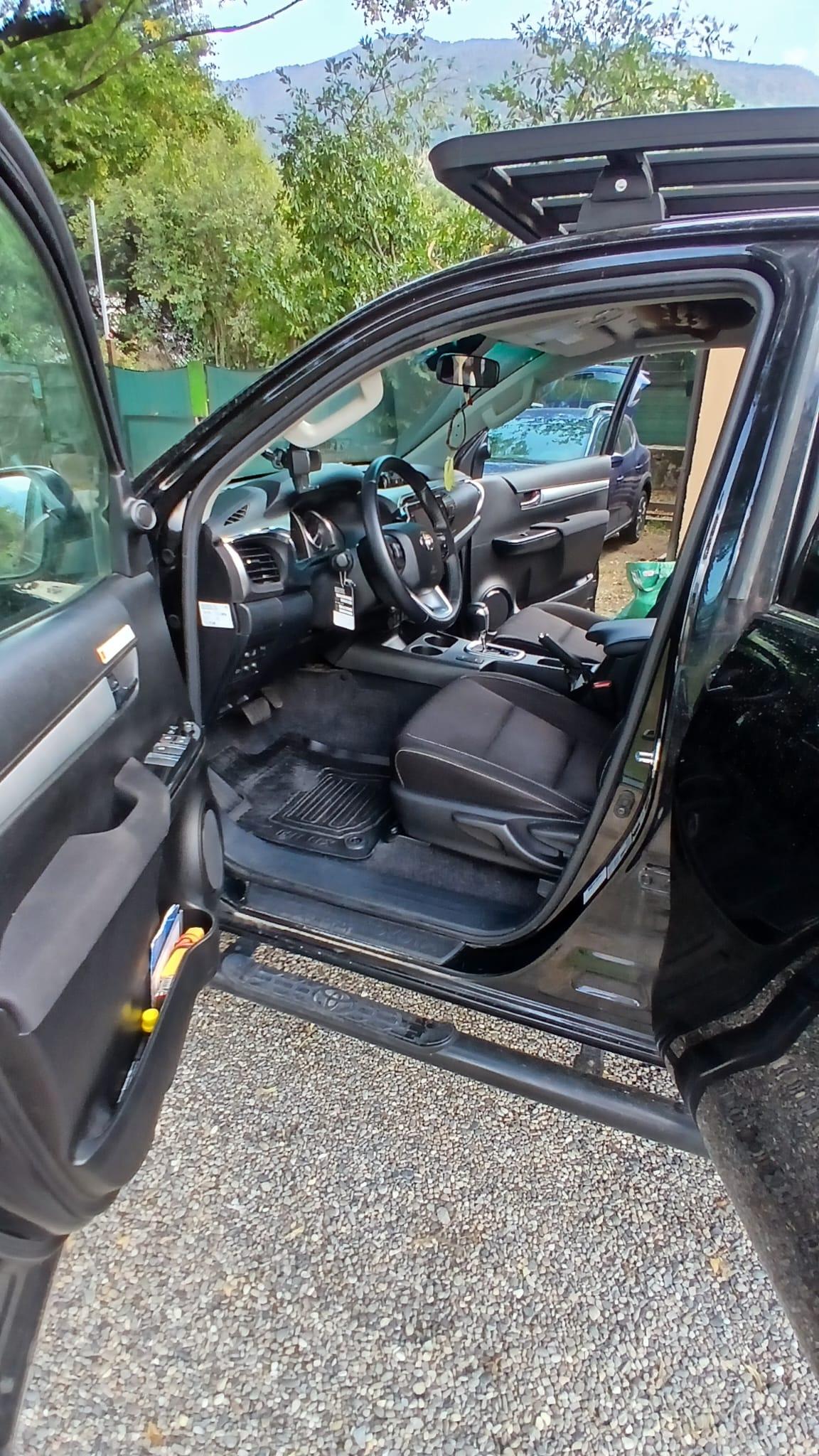 TOYOTA Hilux Double Cab. Pick-up 2.8 D-4D 4x4 Style-image-5