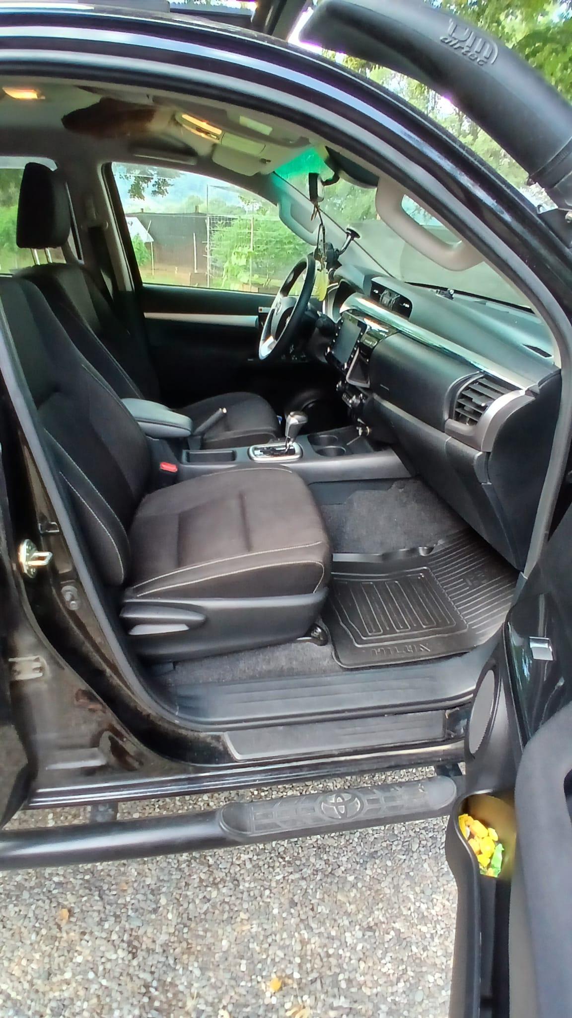 TOYOTA Hilux Double Cab. Pick-up 2.8 D-4D 4x4 Style-image-4