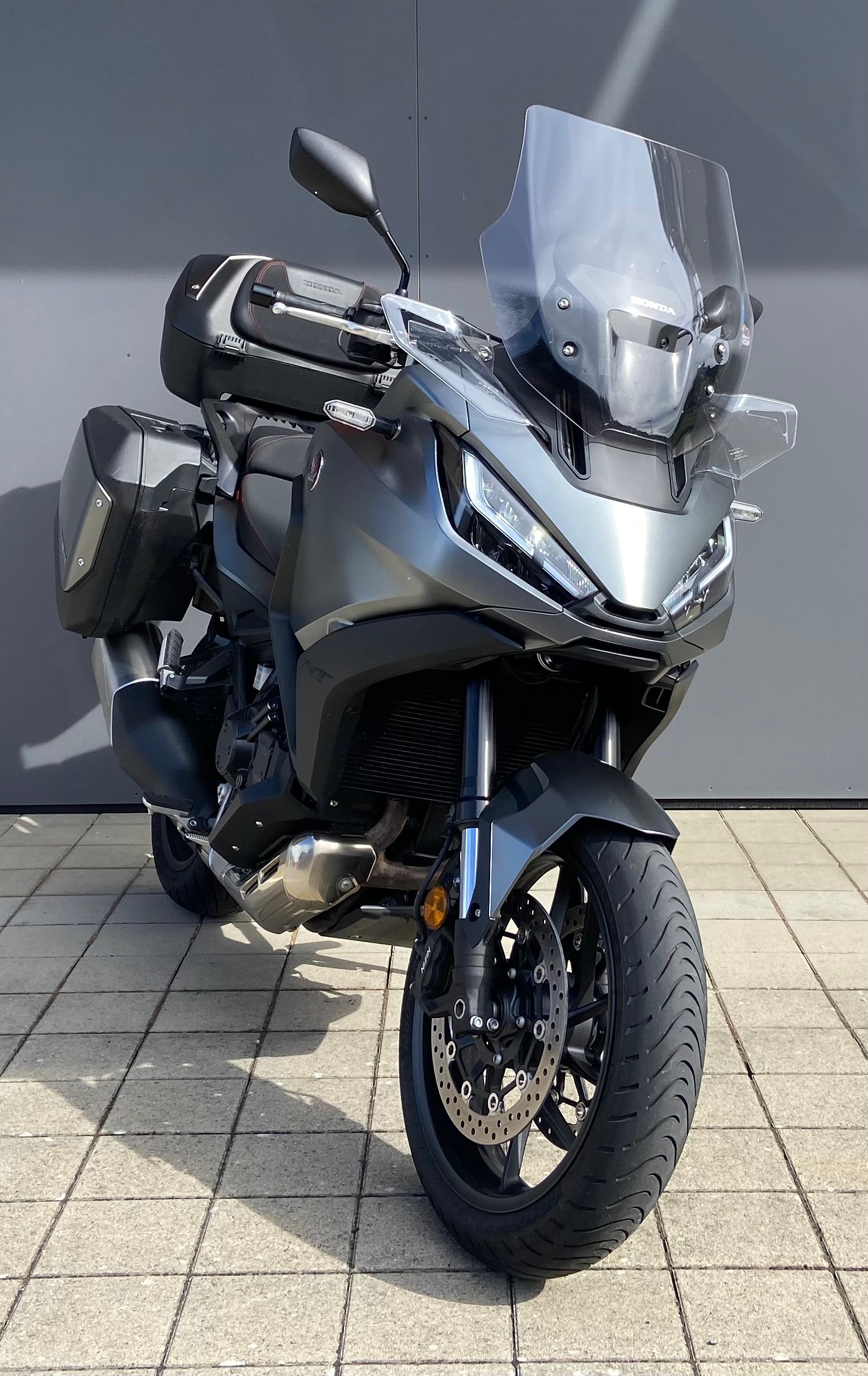 HONDA NT 1100 DCT-showroom-element-1
