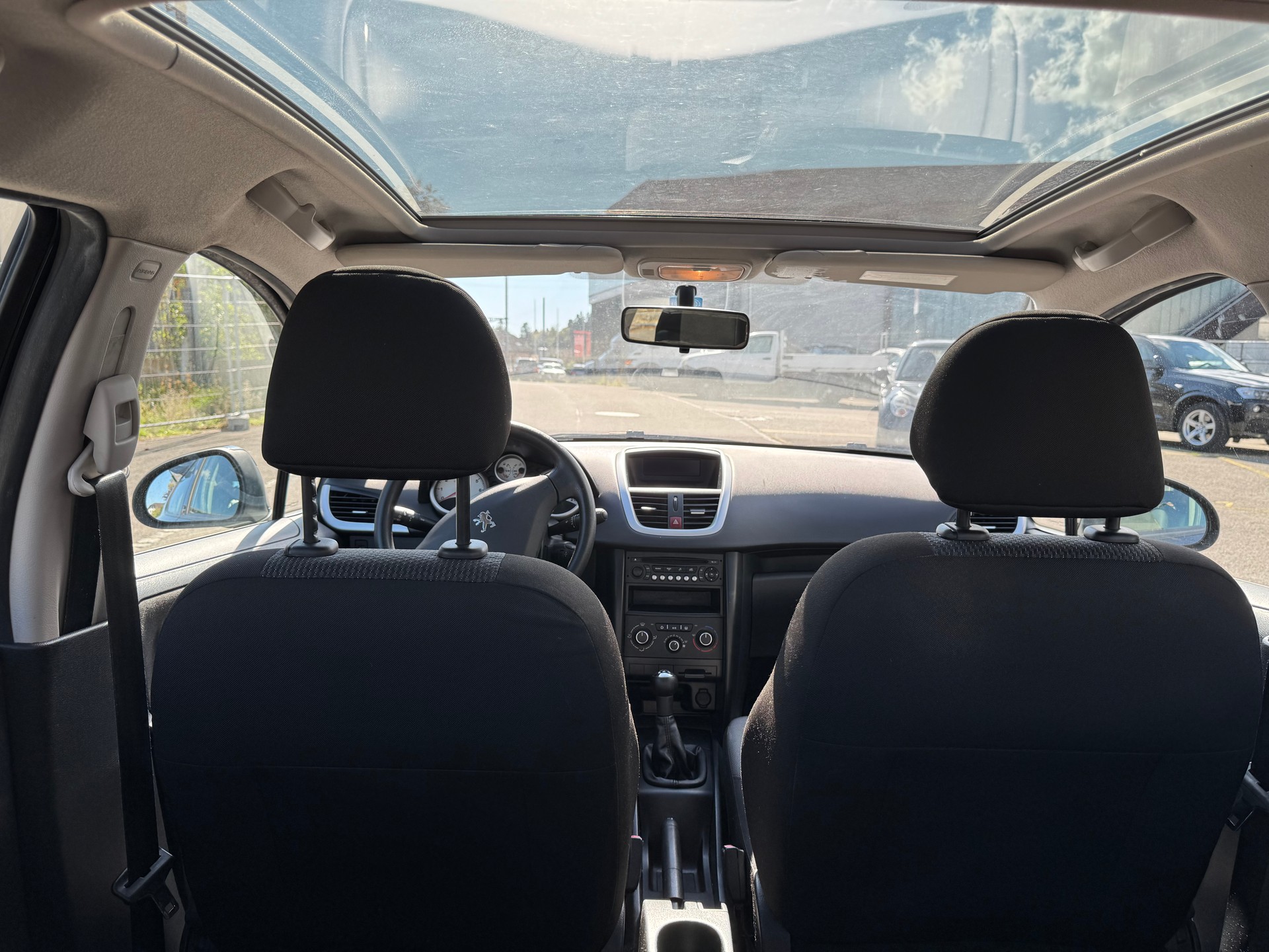 PEUGEOT 207 1.4 16V Sport-image-11