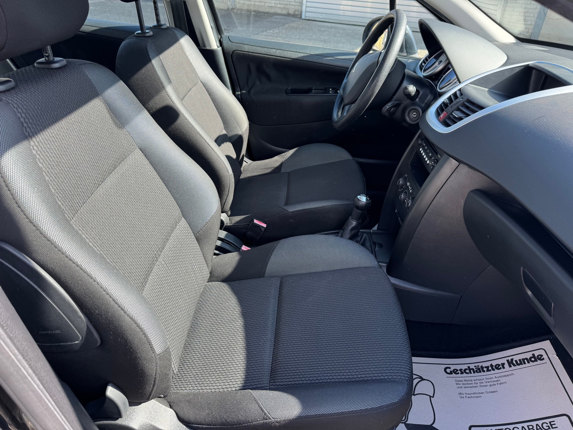 PEUGEOT 207 1.4 16V Sport-image-7