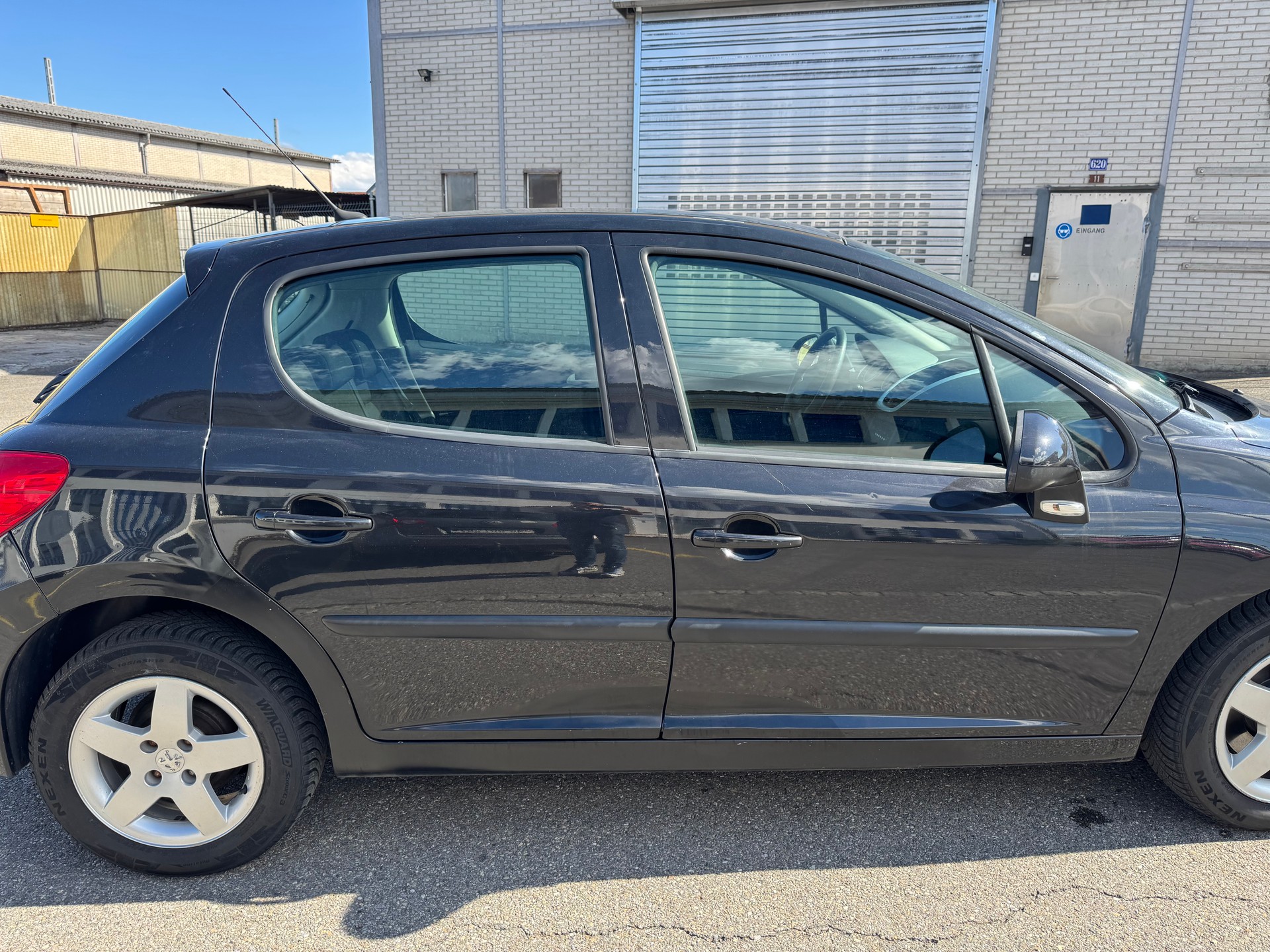 PEUGEOT 207 1.4 16V Sport-image-3