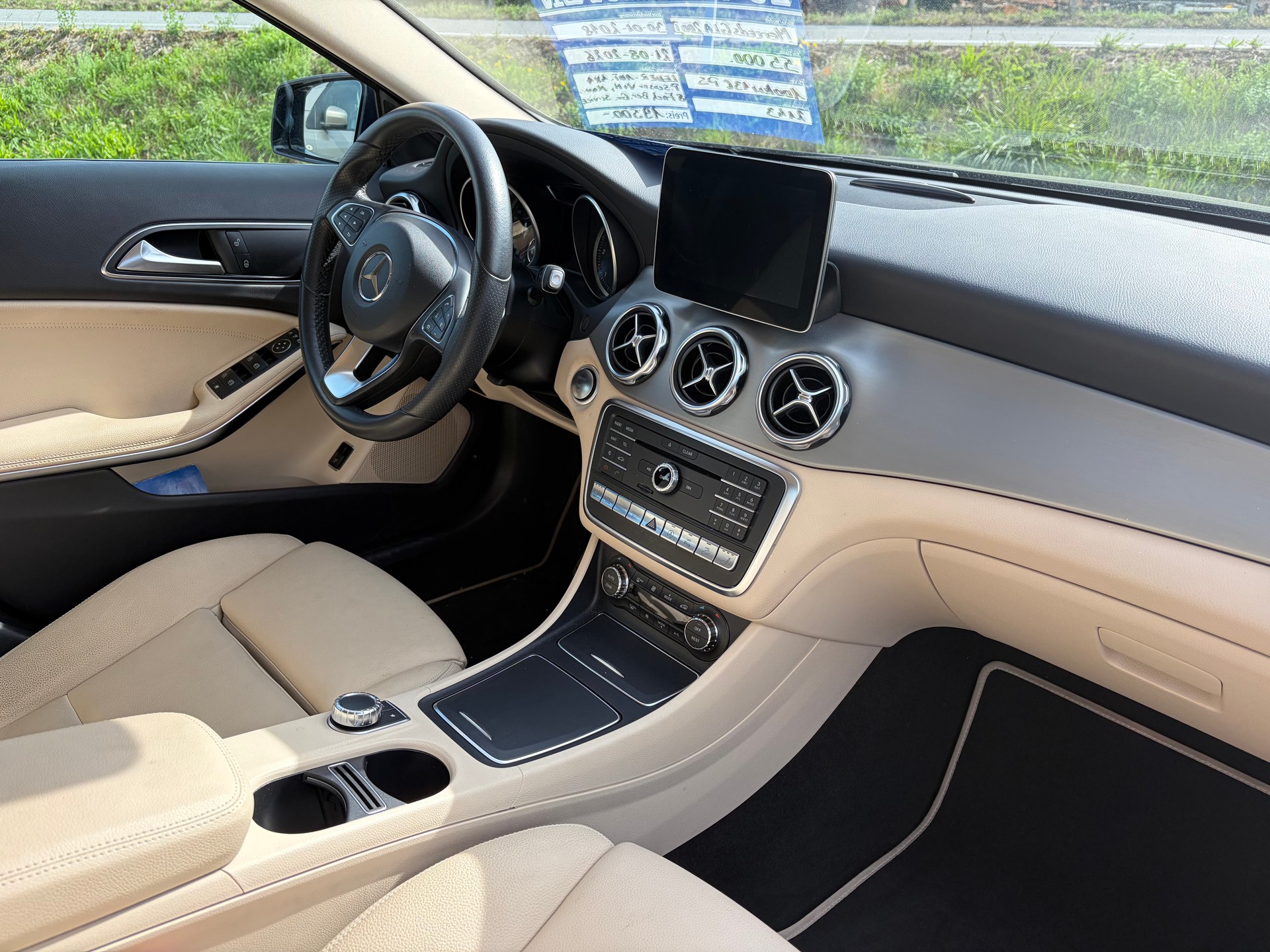 MERCEDES-BENZ GLA 200 d Urban 4Matic 7G-DCT-image-4