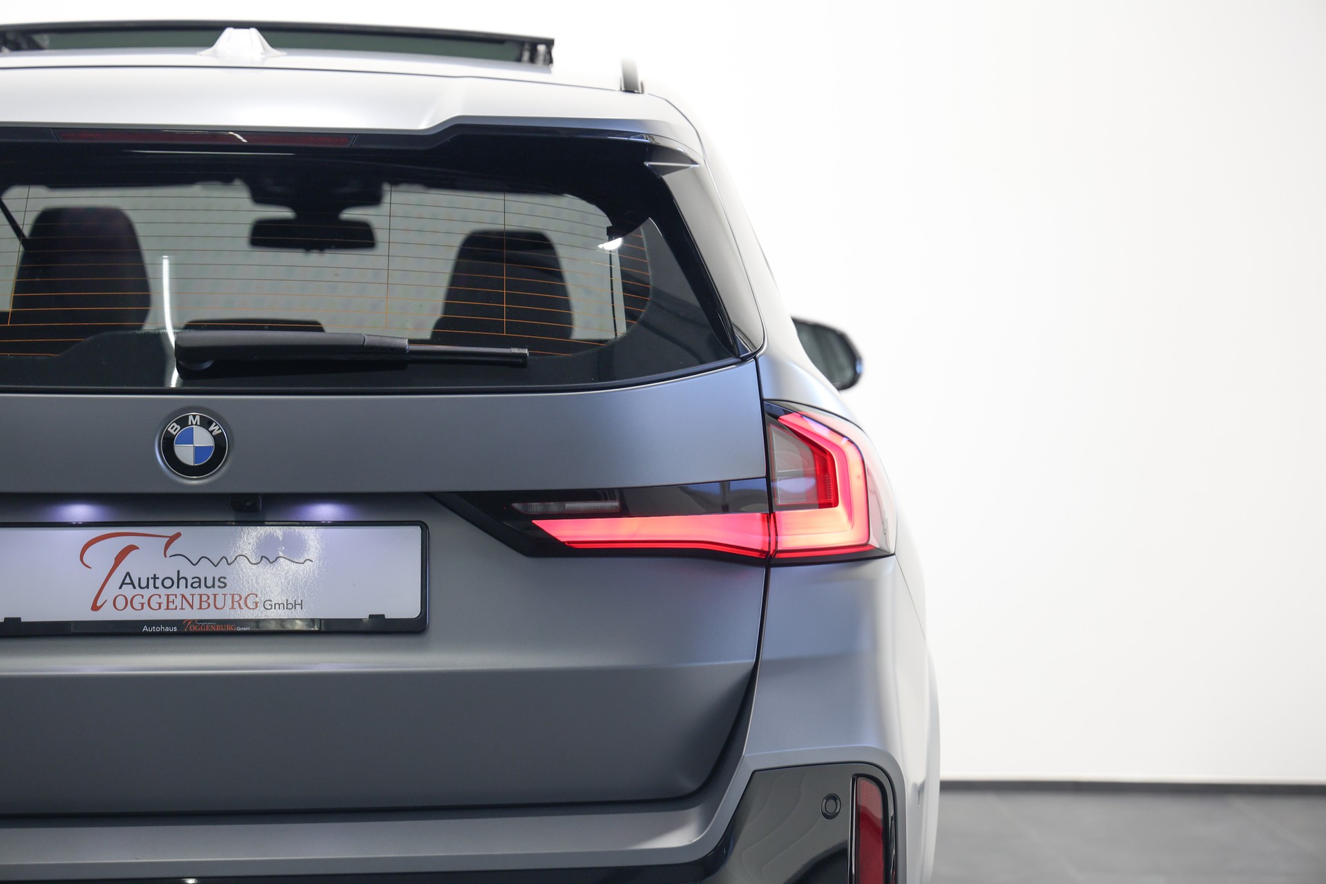 BMW X1 xDrive 23d 48V M Sport *CH-Fahrzeug*Invididual-Grau Matt Lackierung*BMW Garantie bis 10.2027*-image-16