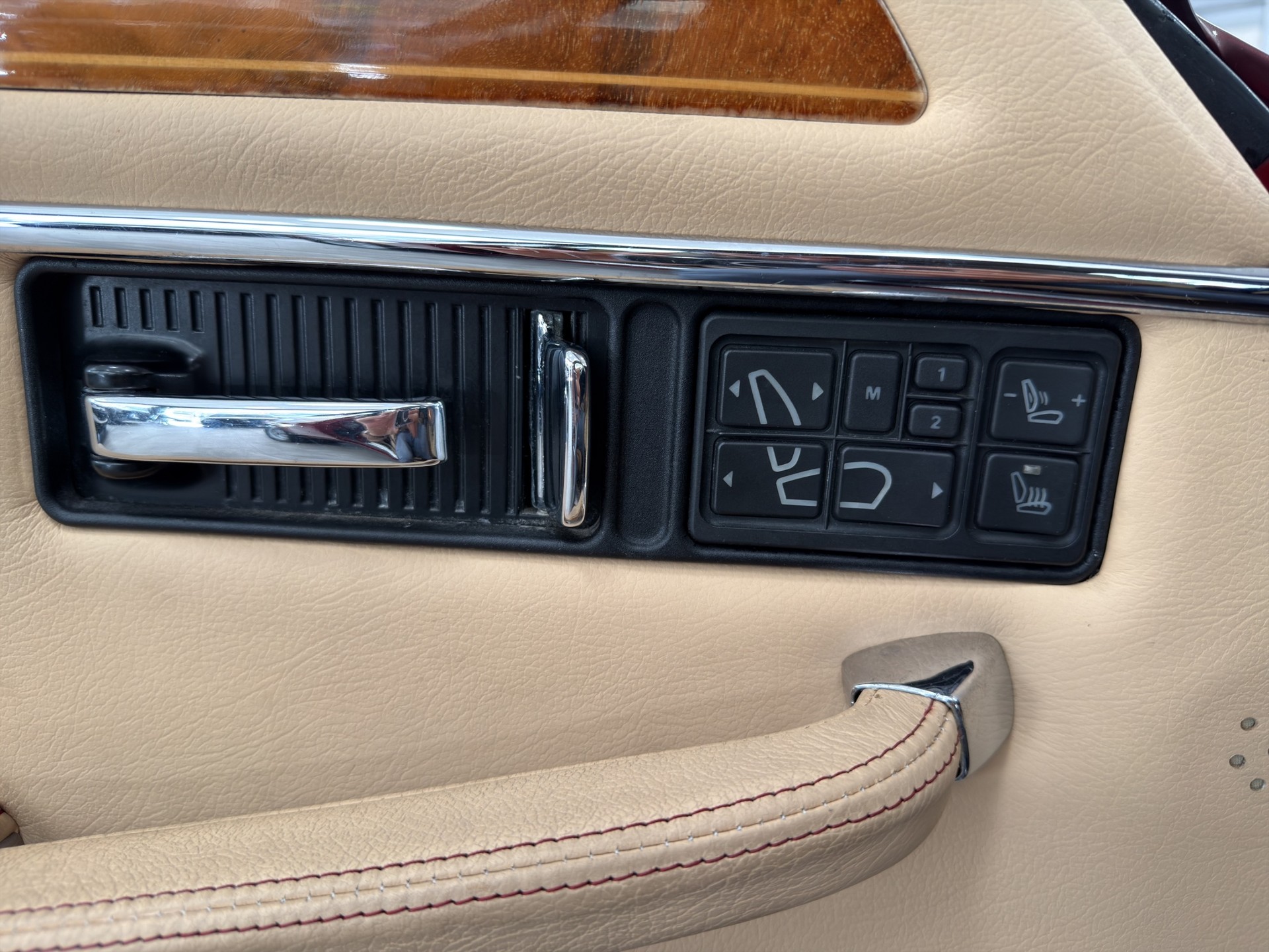 JAGUAR XJS 5.3 V12 Convertible-image-27