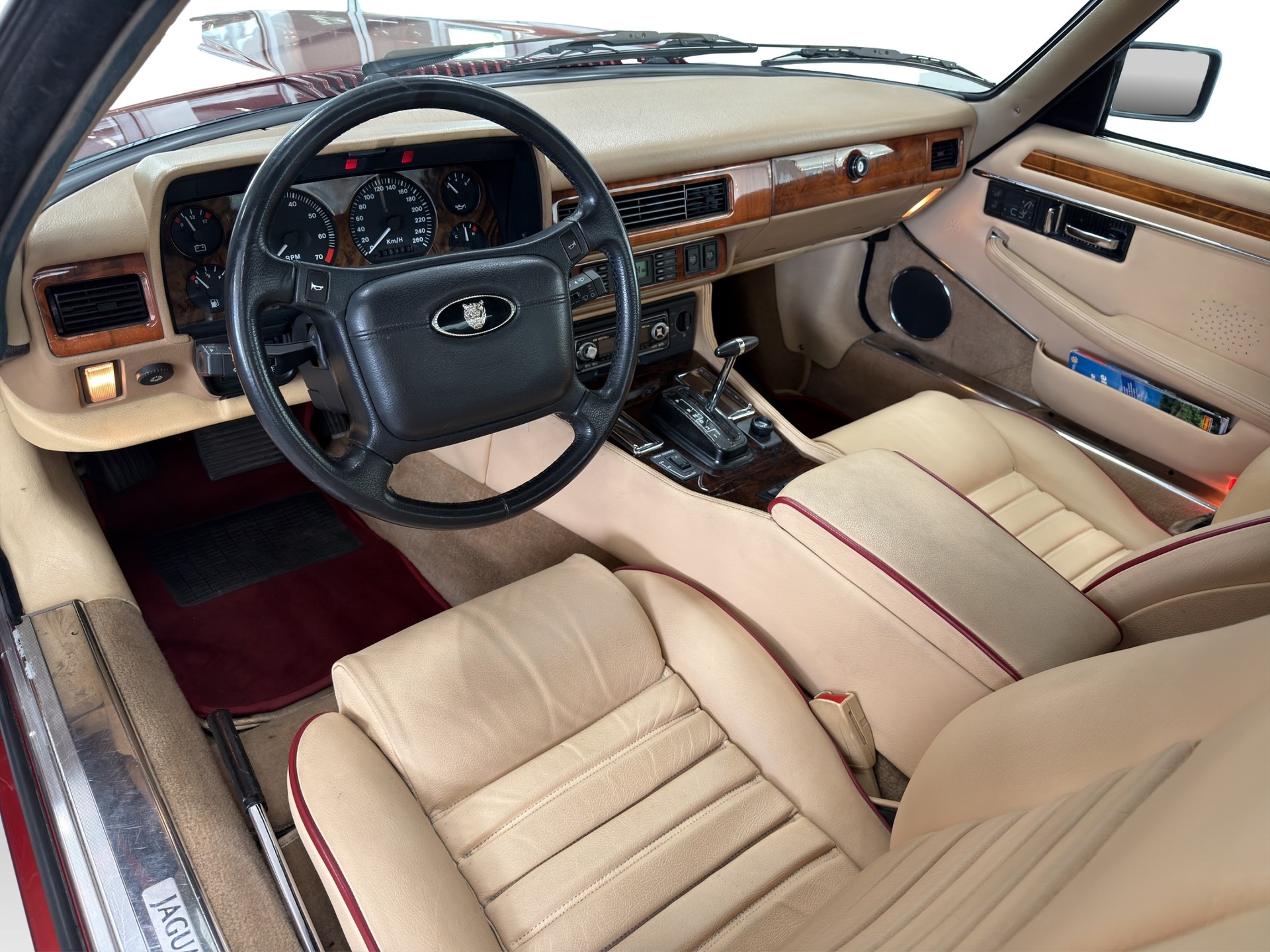 JAGUAR XJS 5.3 V12 Convertible-image-16