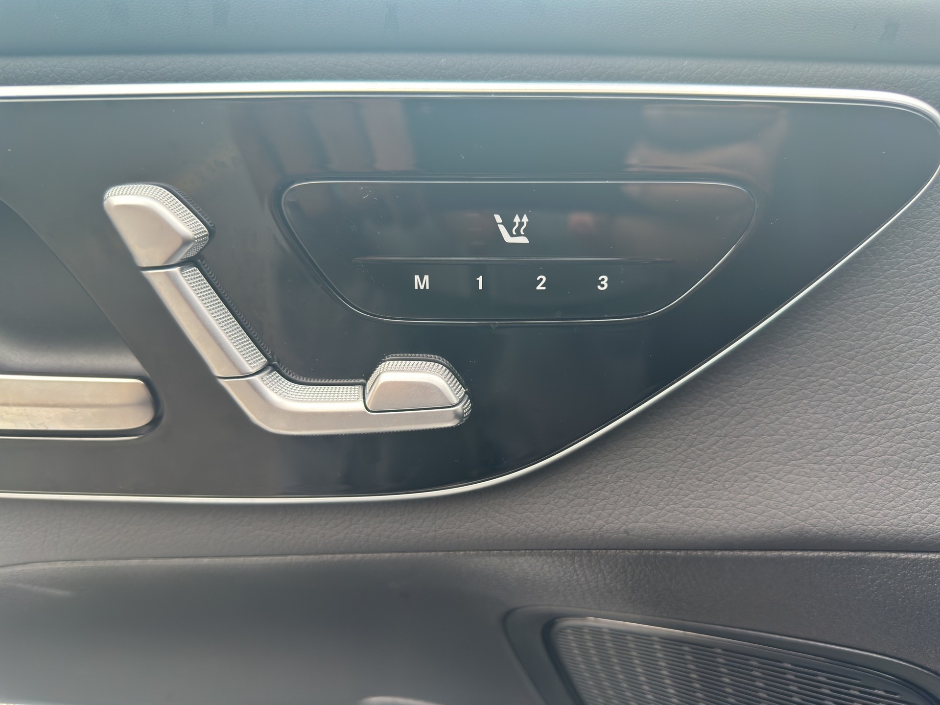 MERCEDES-BENZ GLC 300 d AMG Line 4MATIC-image-9