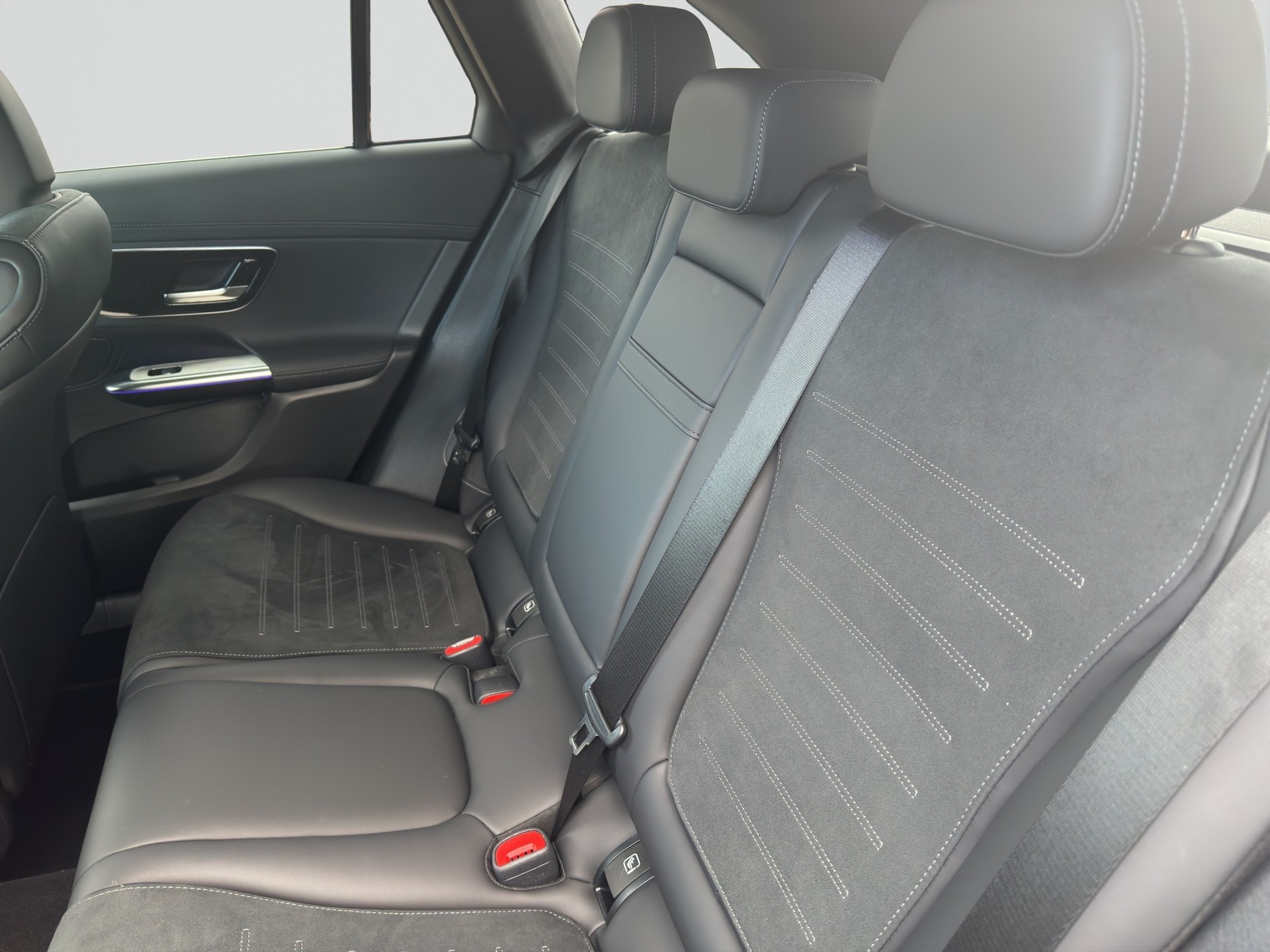 MERCEDES-BENZ GLC 300 d AMG Line 4MATIC-image-7