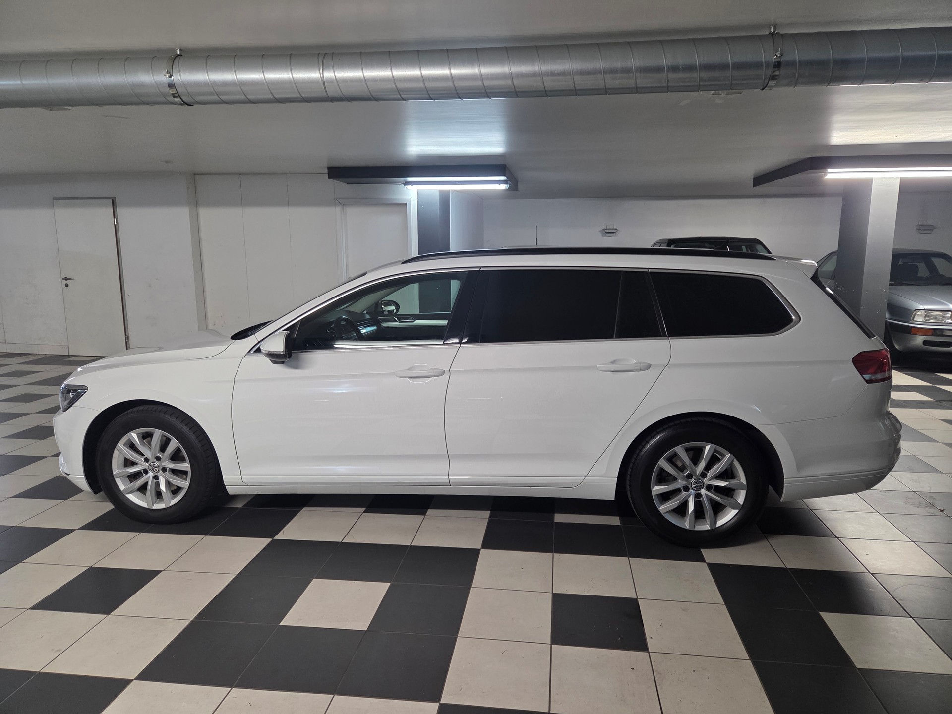 VW Passat Variant 2.0 TDI BMT Trendline DSG-image-1