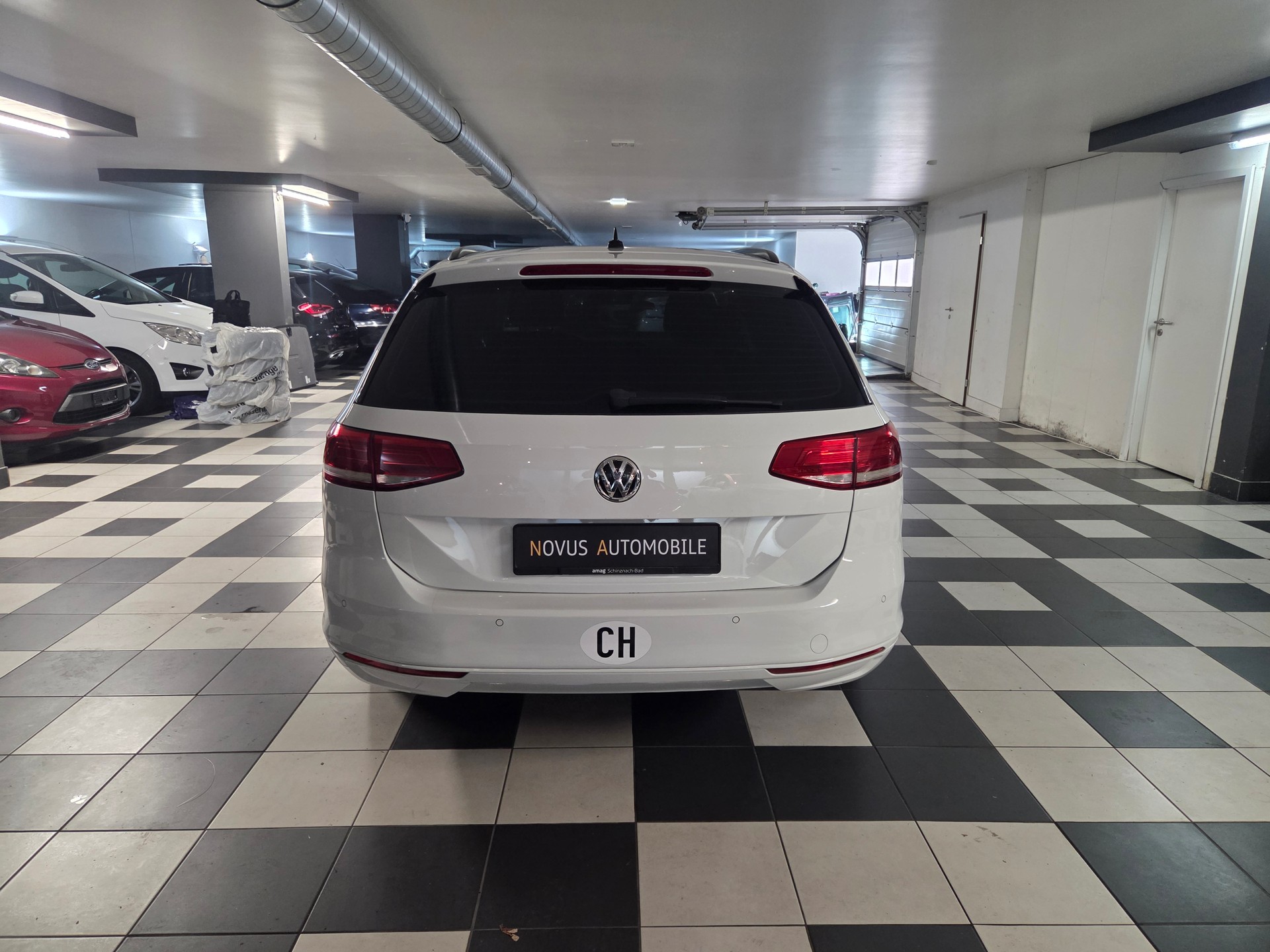 VW Passat Variant 2.0 TDI BMT Trendline DSG-image-3