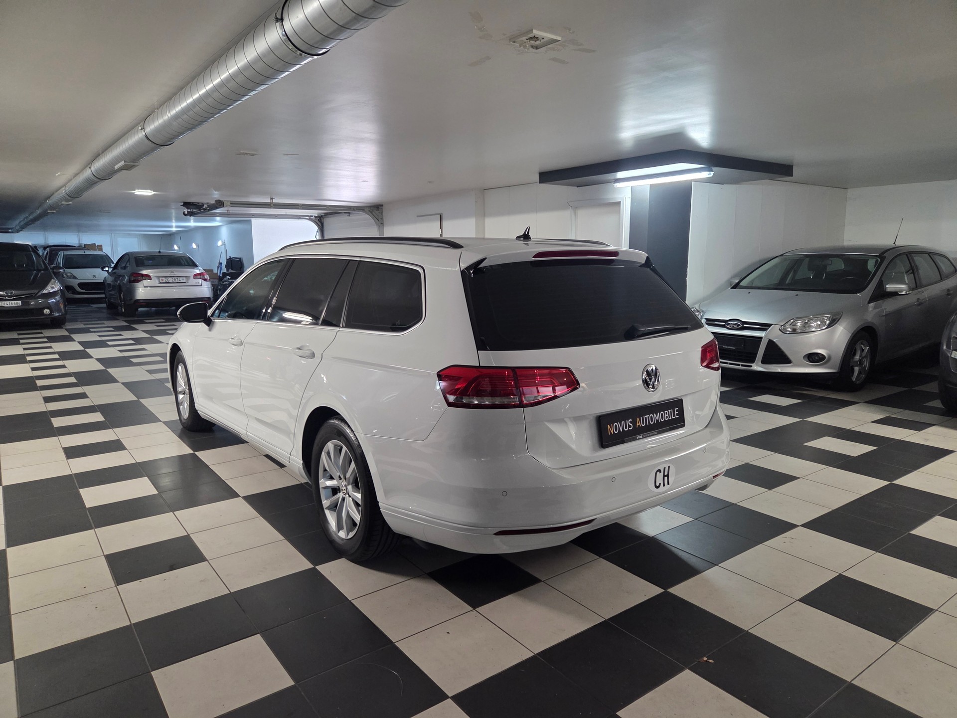 VW Passat Variant 2.0 TDI BMT Trendline DSG-image-2