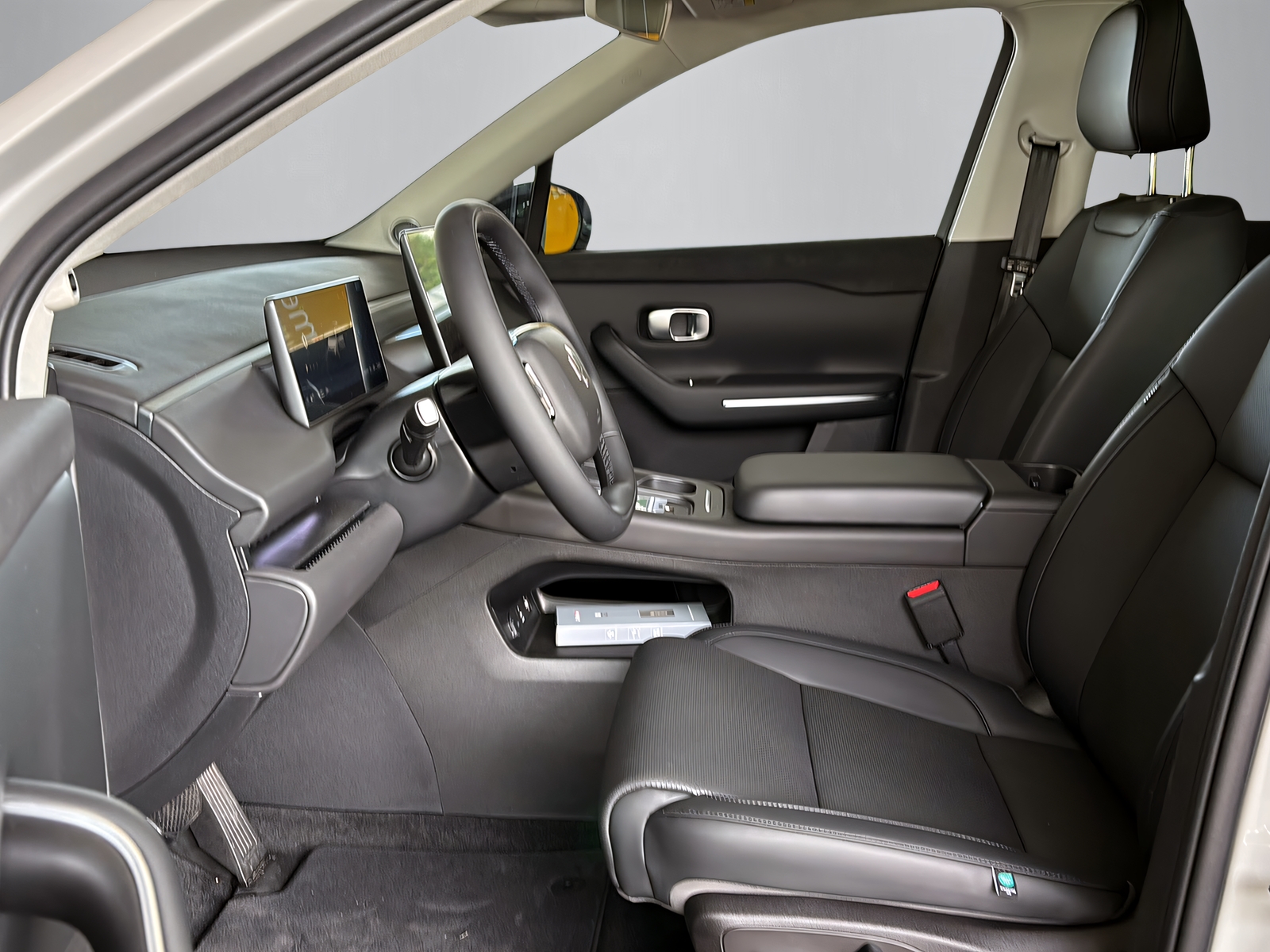 LEAPMOTOR C10 Hybrid EV-showroom-element-2