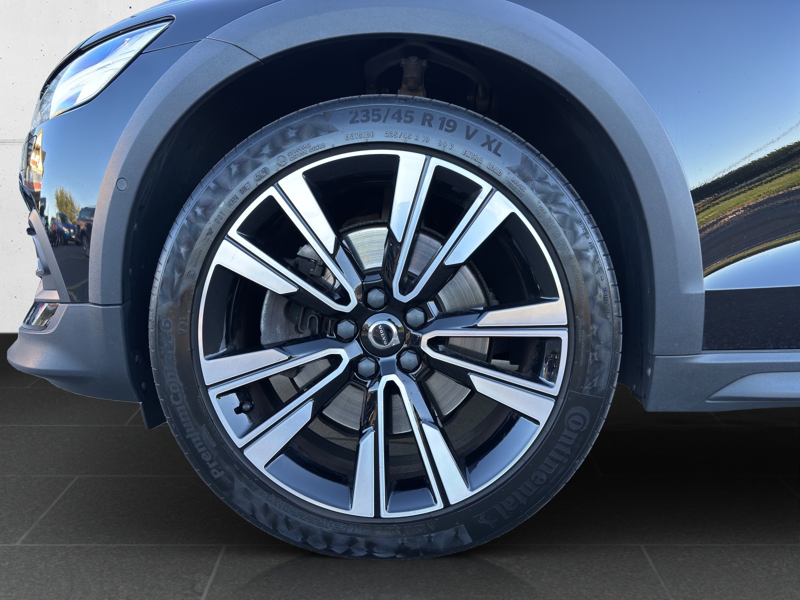 VOLVO V60 Cross Country D4 AWD Geartronic mit AHK, Panorama-Glas-Schiebedach, Standheizung & Winterräder-image-7