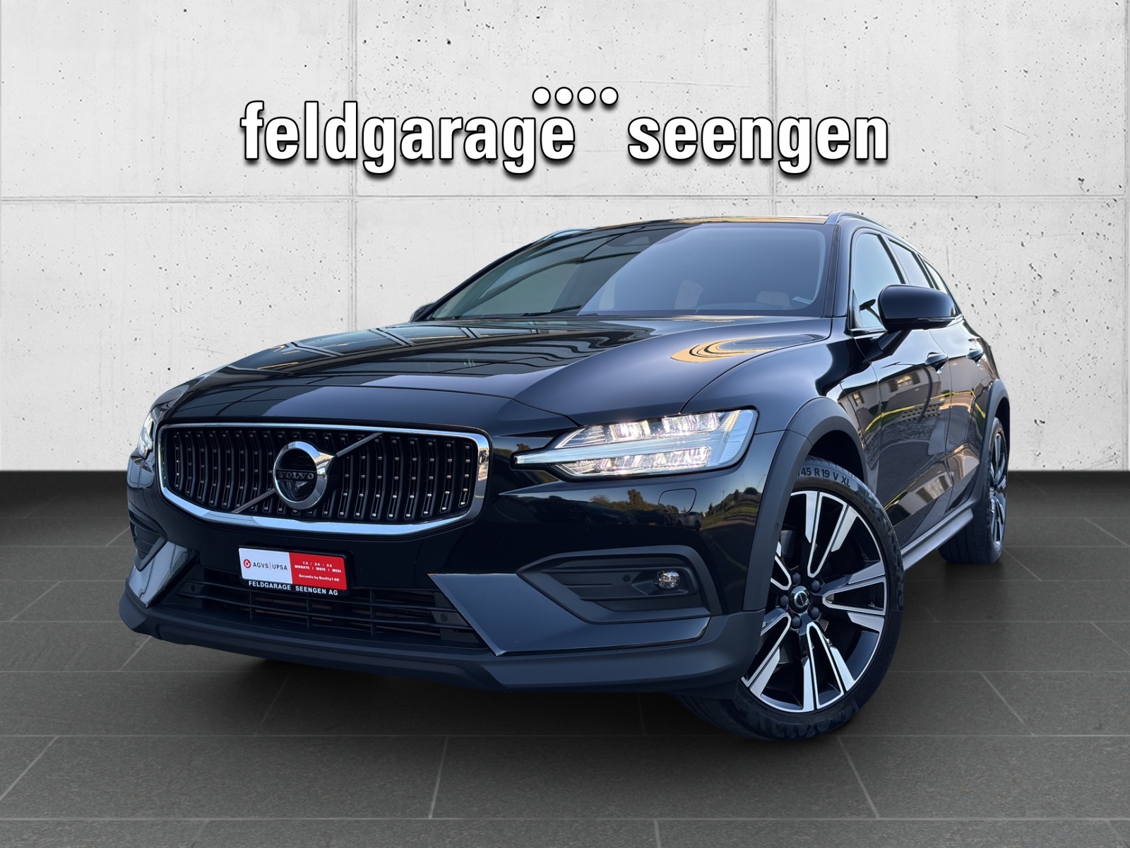 VOLVO V60 Cross Country D4 AWD Geartronic mit AHK, Panorama-Glas-Schiebedach, Standheizung & Winterräder-image-0