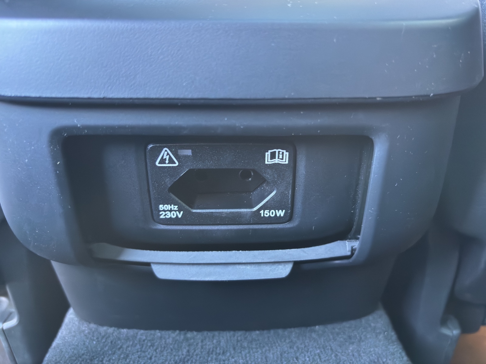 VOLVO V60 Cross Country D4 AWD Geartronic mit AHK, Panorama-Glas-Schiebedach, Standheizung & Winterräder-image-30