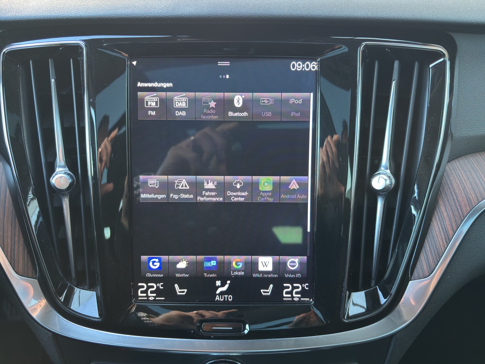 VOLVO V60 Cross Country D4 AWD Geartronic mit AHK, Panorama-Glas-Schiebedach, Standheizung & Winterräder-image-16