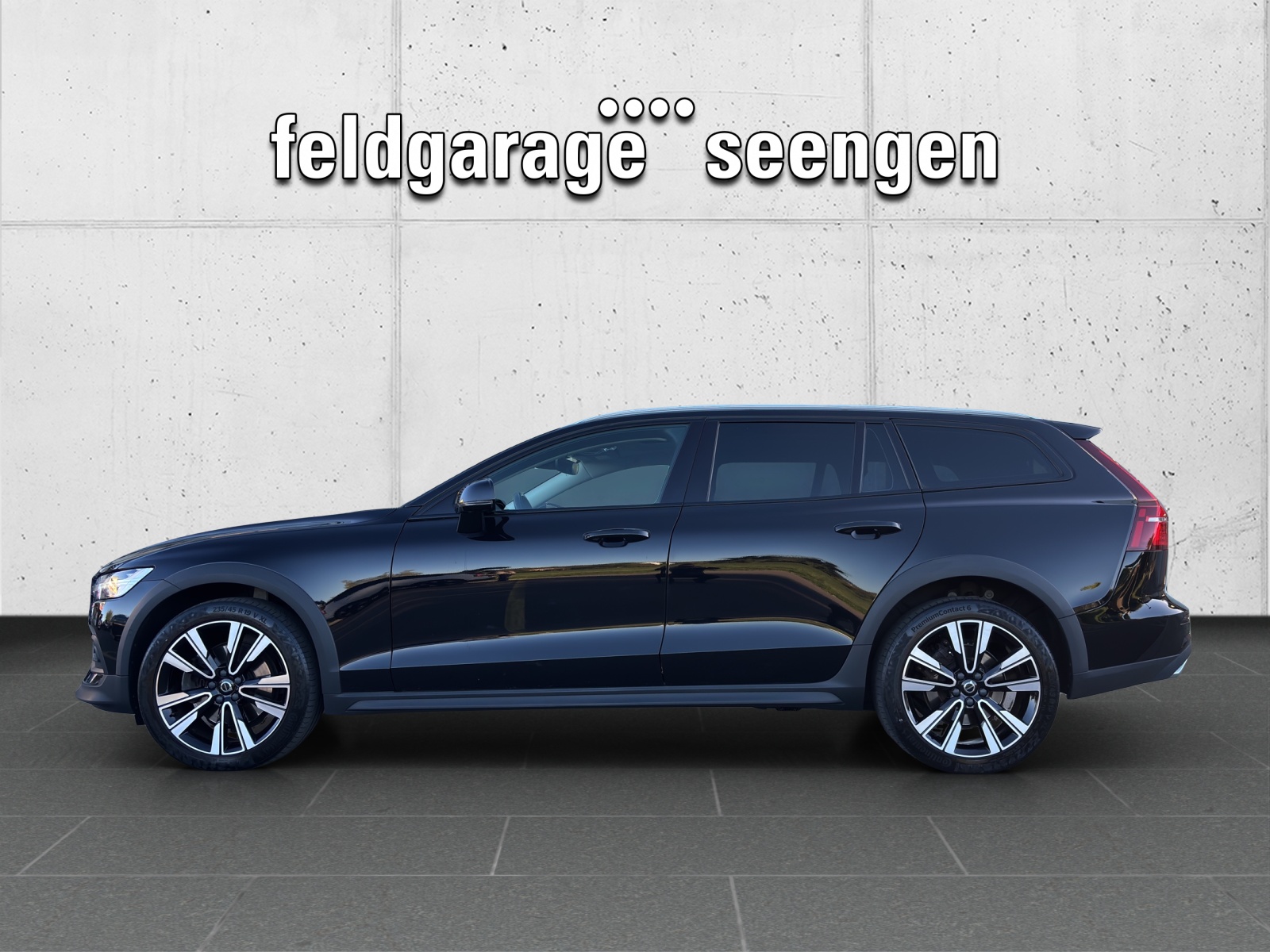 VOLVO V60 Cross Country D4 AWD Geartronic mit AHK, Panorama-Glas-Schiebedach, Standheizung & Winterräder-image-1