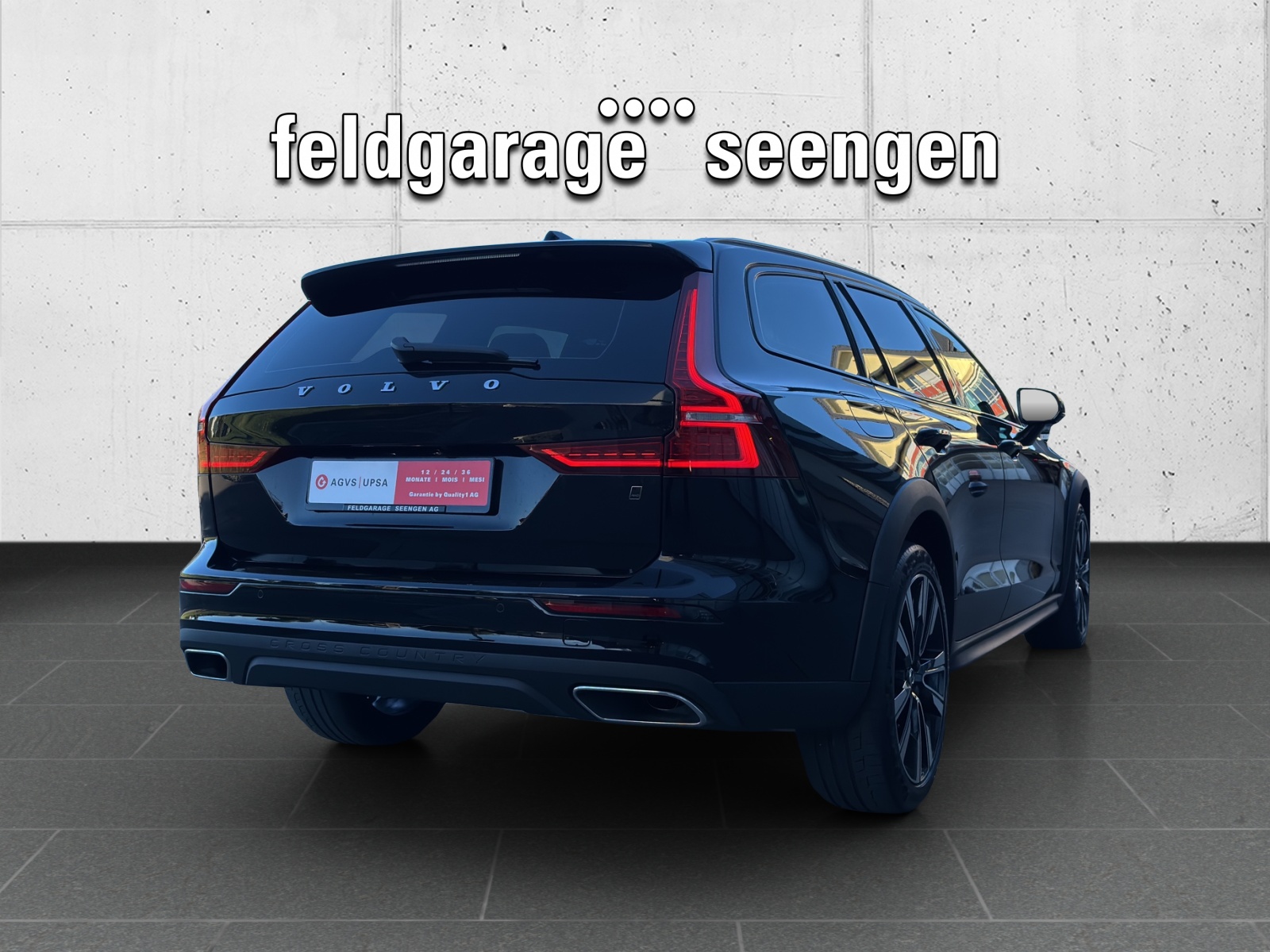 VOLVO V60 Cross Country D4 AWD Geartronic mit AHK, Panorama-Glas-Schiebedach, Standheizung & Winterräder-image-4