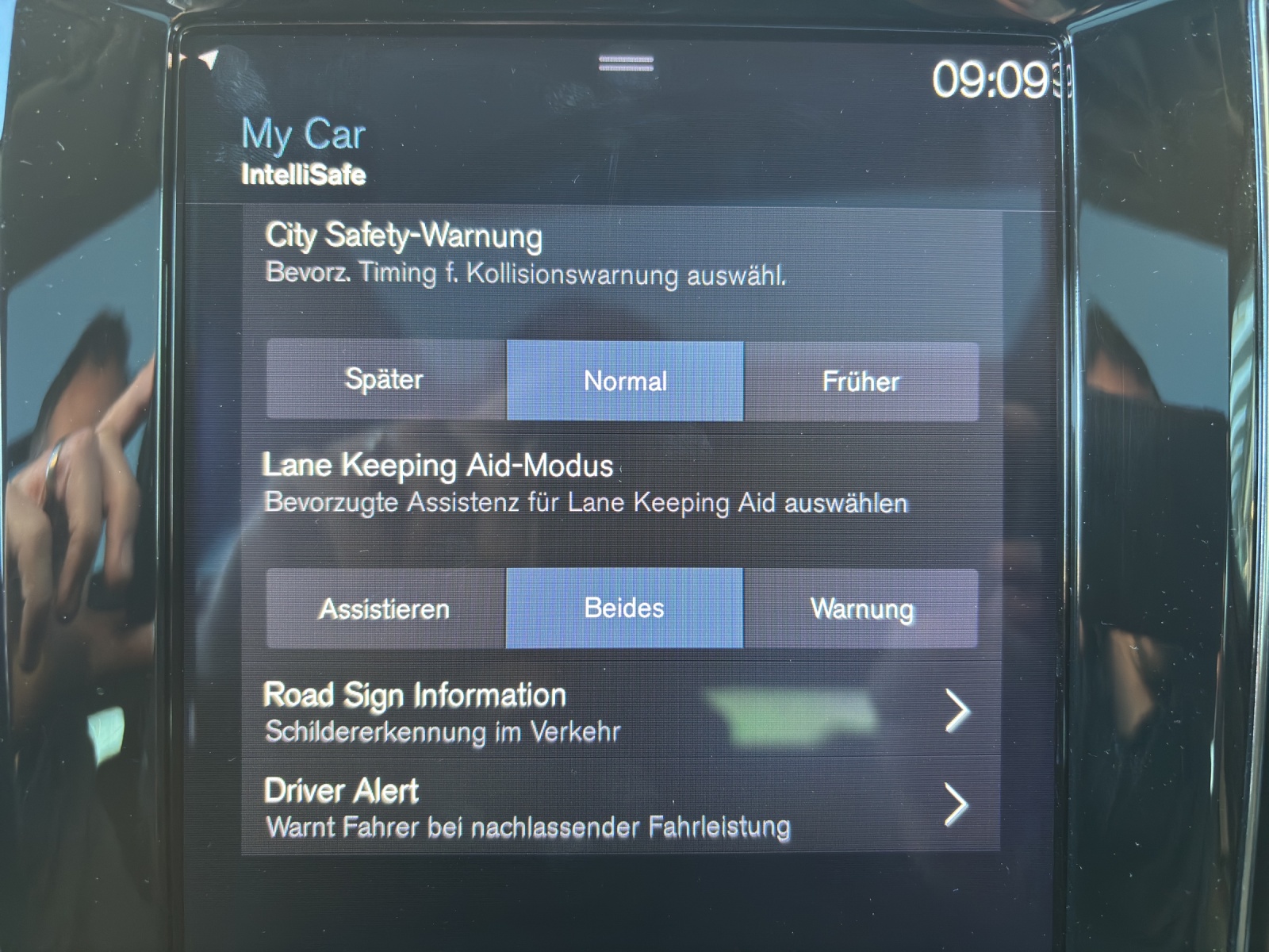 VOLVO V60 Cross Country D4 AWD Geartronic mit AHK, Panorama-Glas-Schiebedach, Standheizung & Winterräder-image-20
