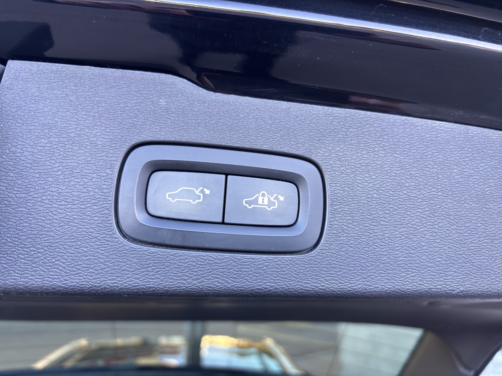 VOLVO V60 Cross Country D4 AWD Geartronic mit AHK, Panorama-Glas-Schiebedach, Standheizung & Winterräder-image-9