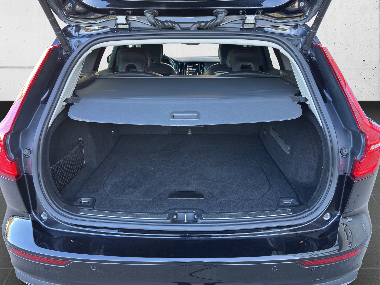 VOLVO V60 Cross Country D4 AWD Geartronic mit AHK, Panorama-Glas-Schiebedach, Standheizung & Winterräder-image-8