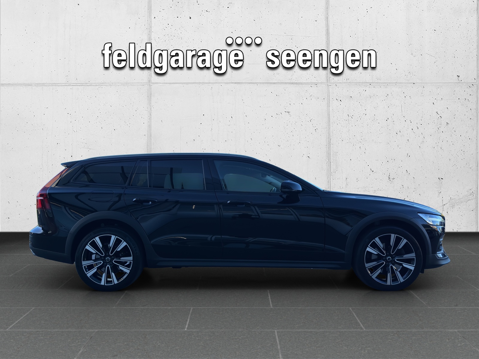 VOLVO V60 Cross Country D4 AWD Geartronic mit AHK, Panorama-Glas-Schiebedach, Standheizung & Winterräder-image-3