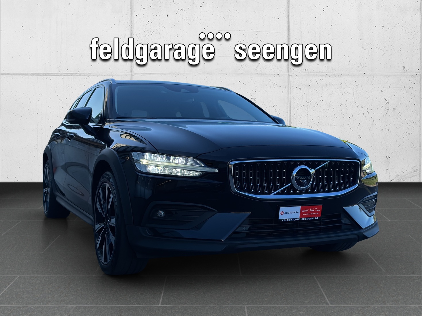 VOLVO V60 Cross Country D4 AWD Geartronic mit AHK, Panorama-Glas-Schiebedach, Standheizung & Winterräder-image-2
