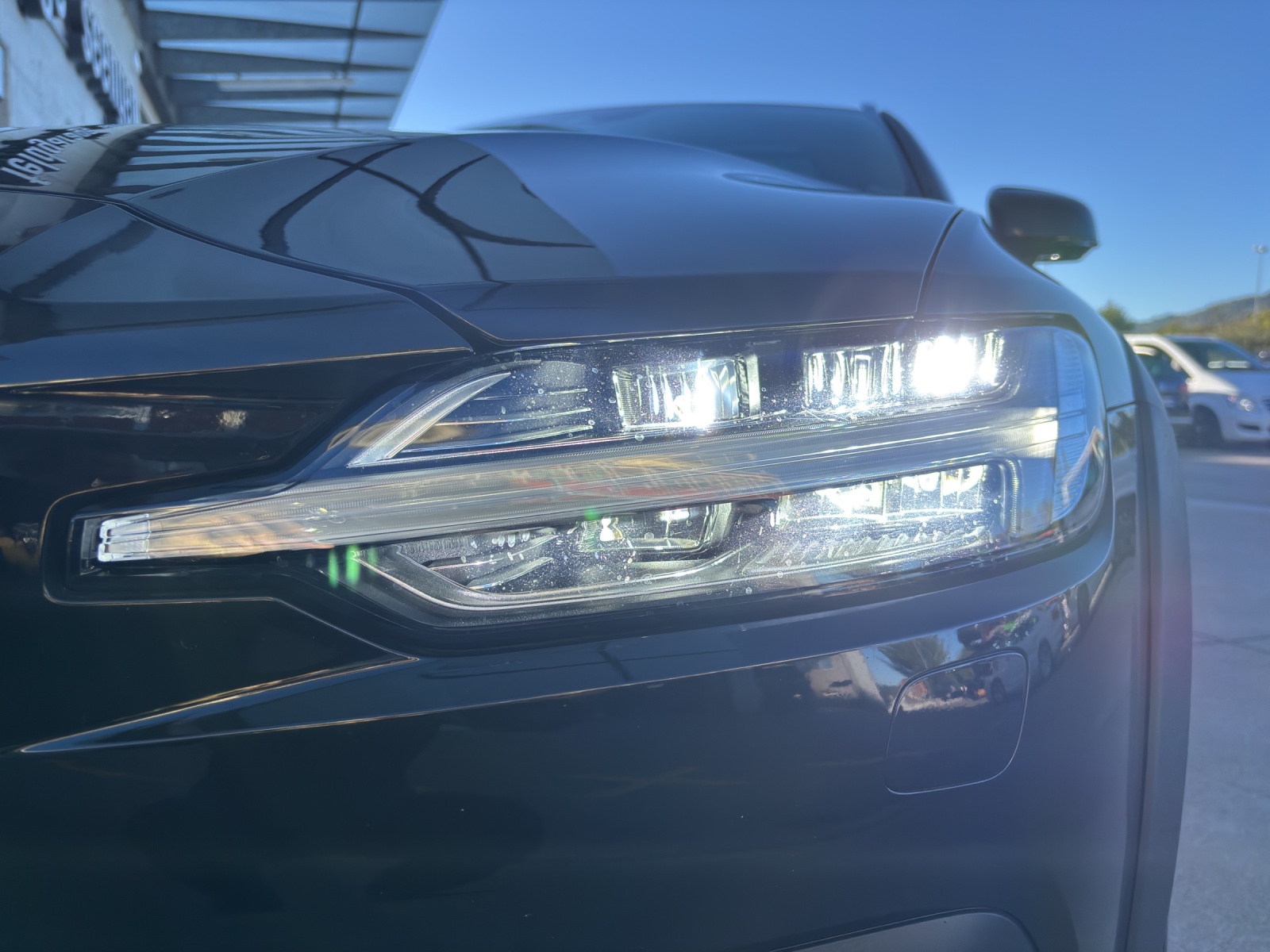 VOLVO V60 Cross Country D4 AWD Geartronic mit AHK, Panorama-Glas-Schiebedach, Standheizung & Winterräder-image-11