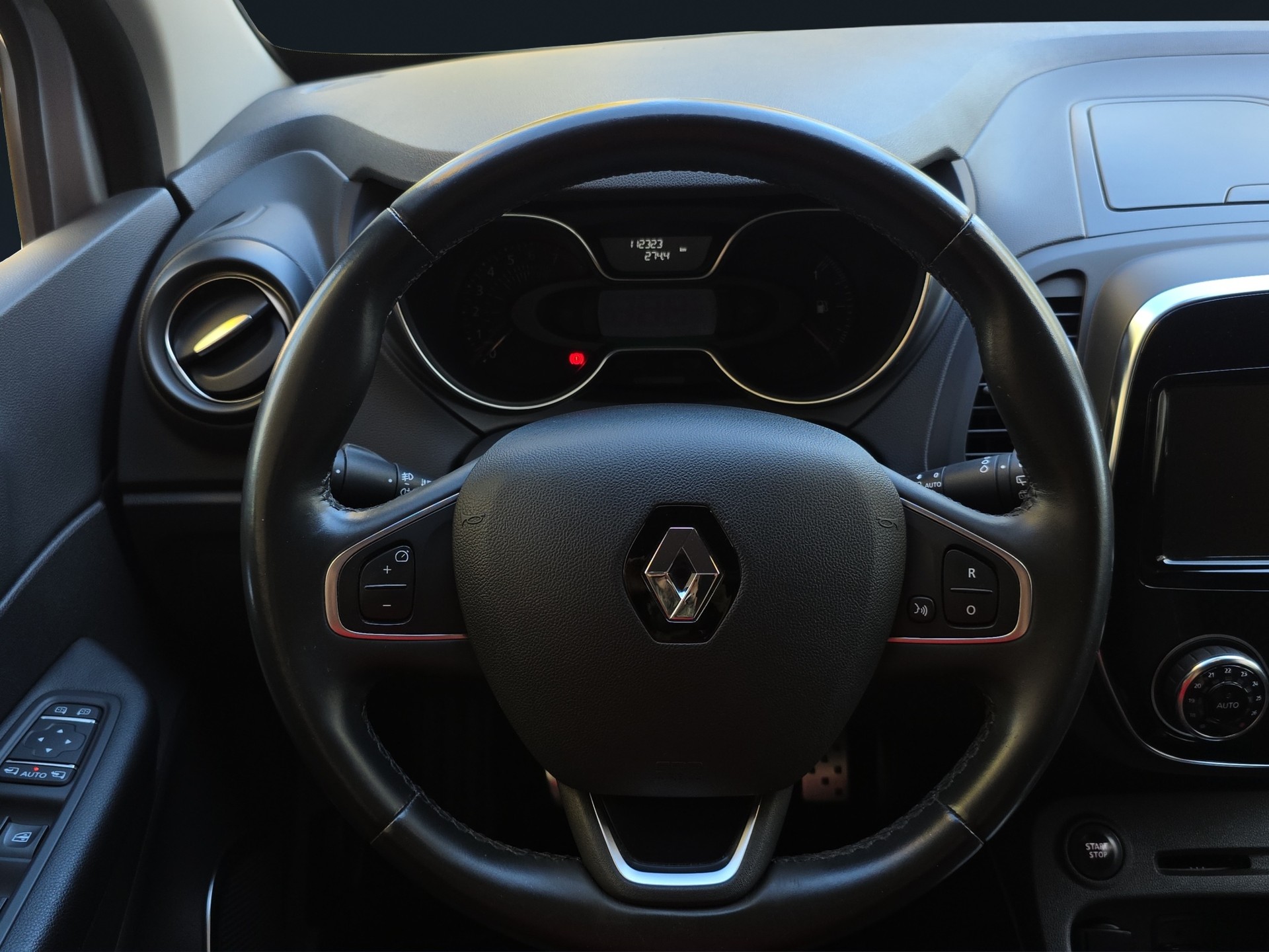 RENAULT Captur 1.2 T 16V Intens-image-11