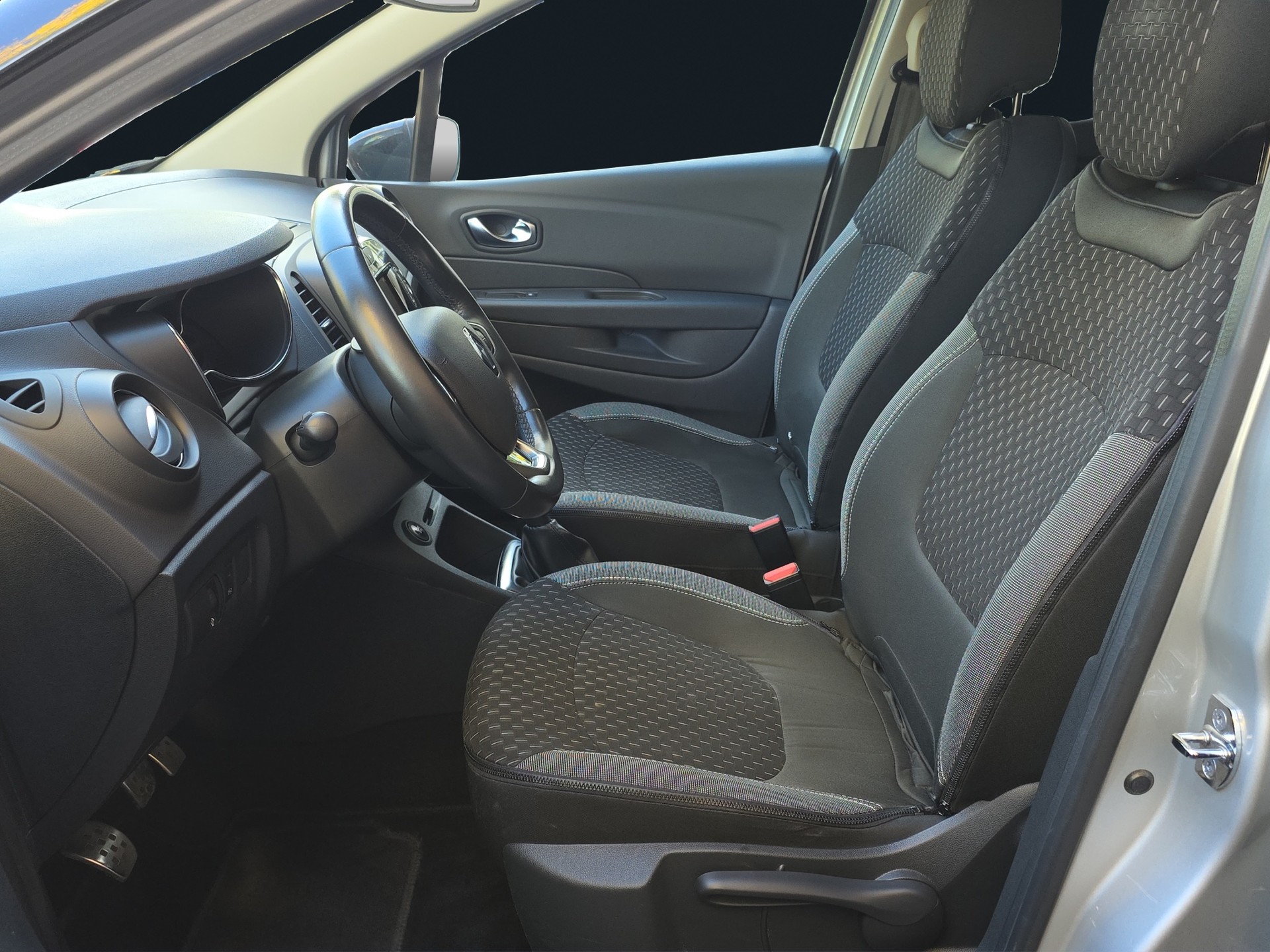 RENAULT Captur 1.2 T 16V Intens-image-9