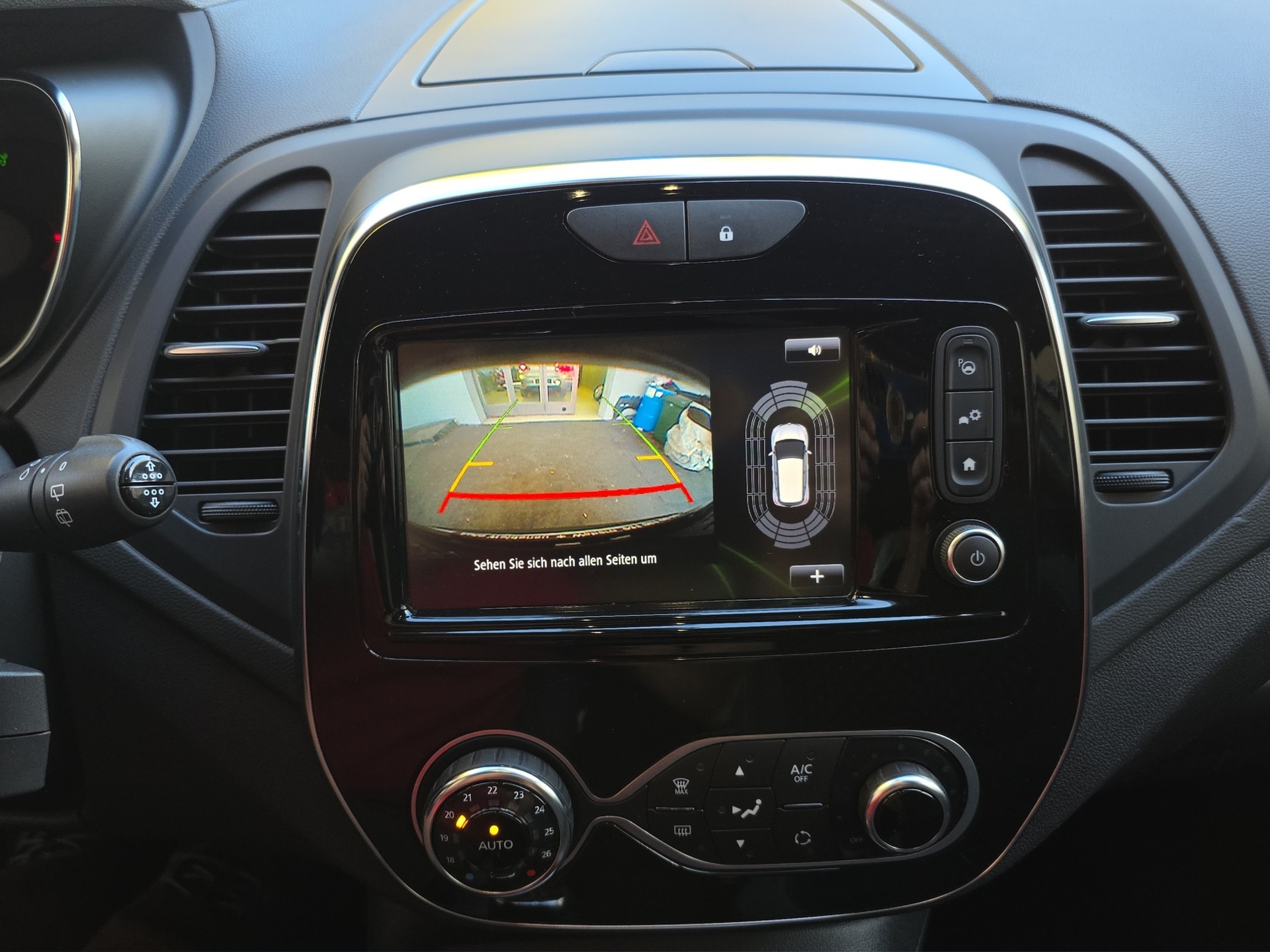 RENAULT Captur 1.2 T 16V Intens-image-12