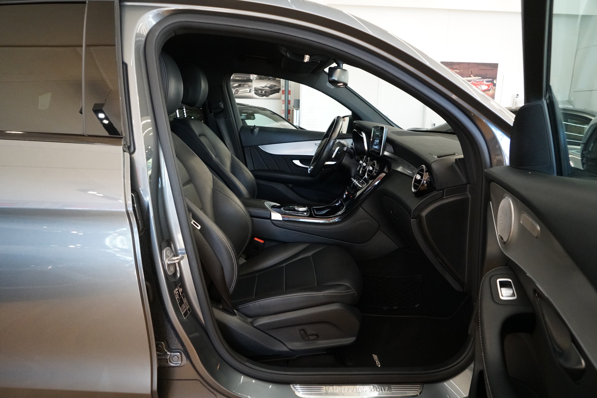 MERCEDES-BENZ GLC Coupé 250 AMG Line 4Matic 9G-Tronic-image-19