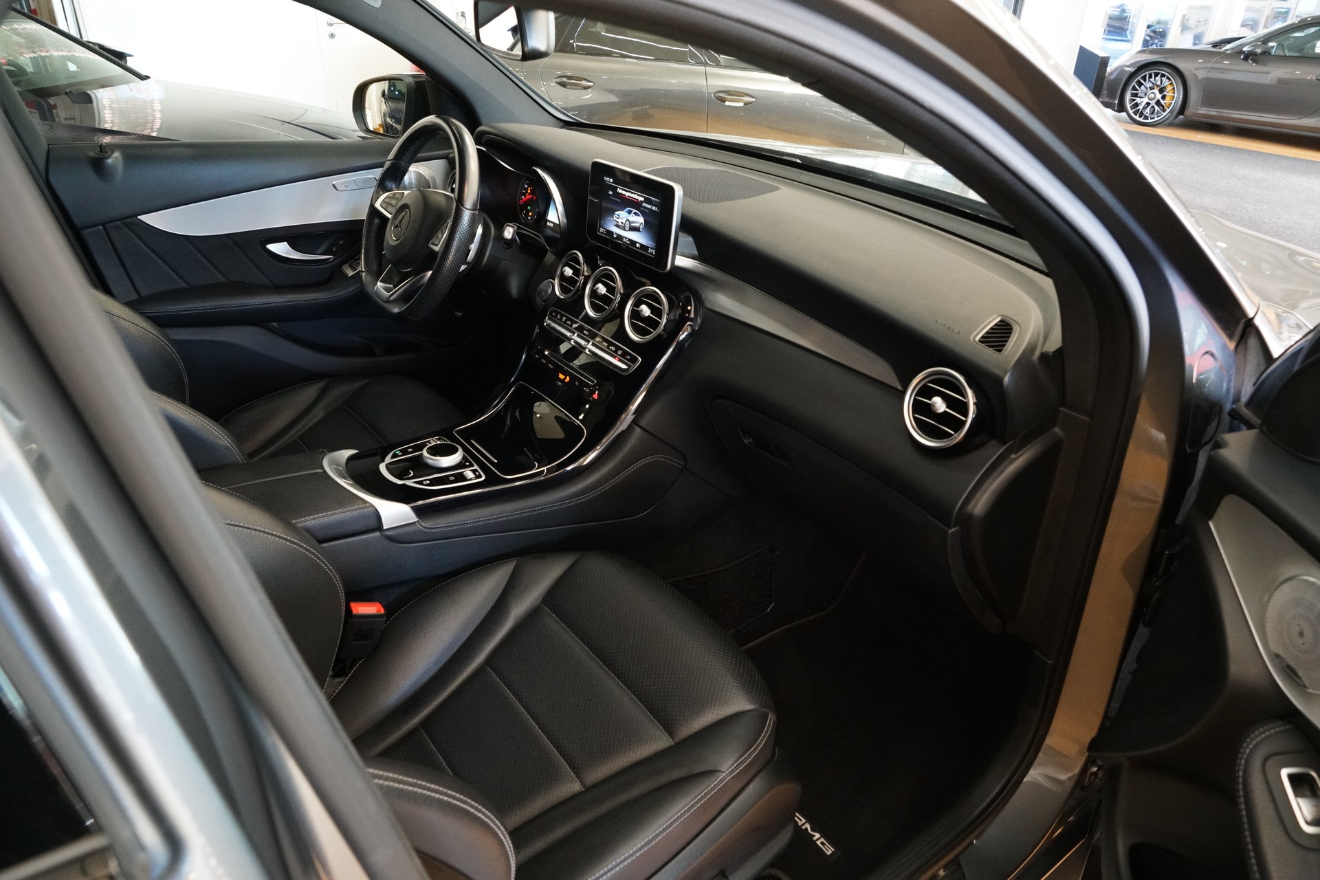 MERCEDES-BENZ GLC Coupé 250 AMG Line 4Matic 9G-Tronic-image-12