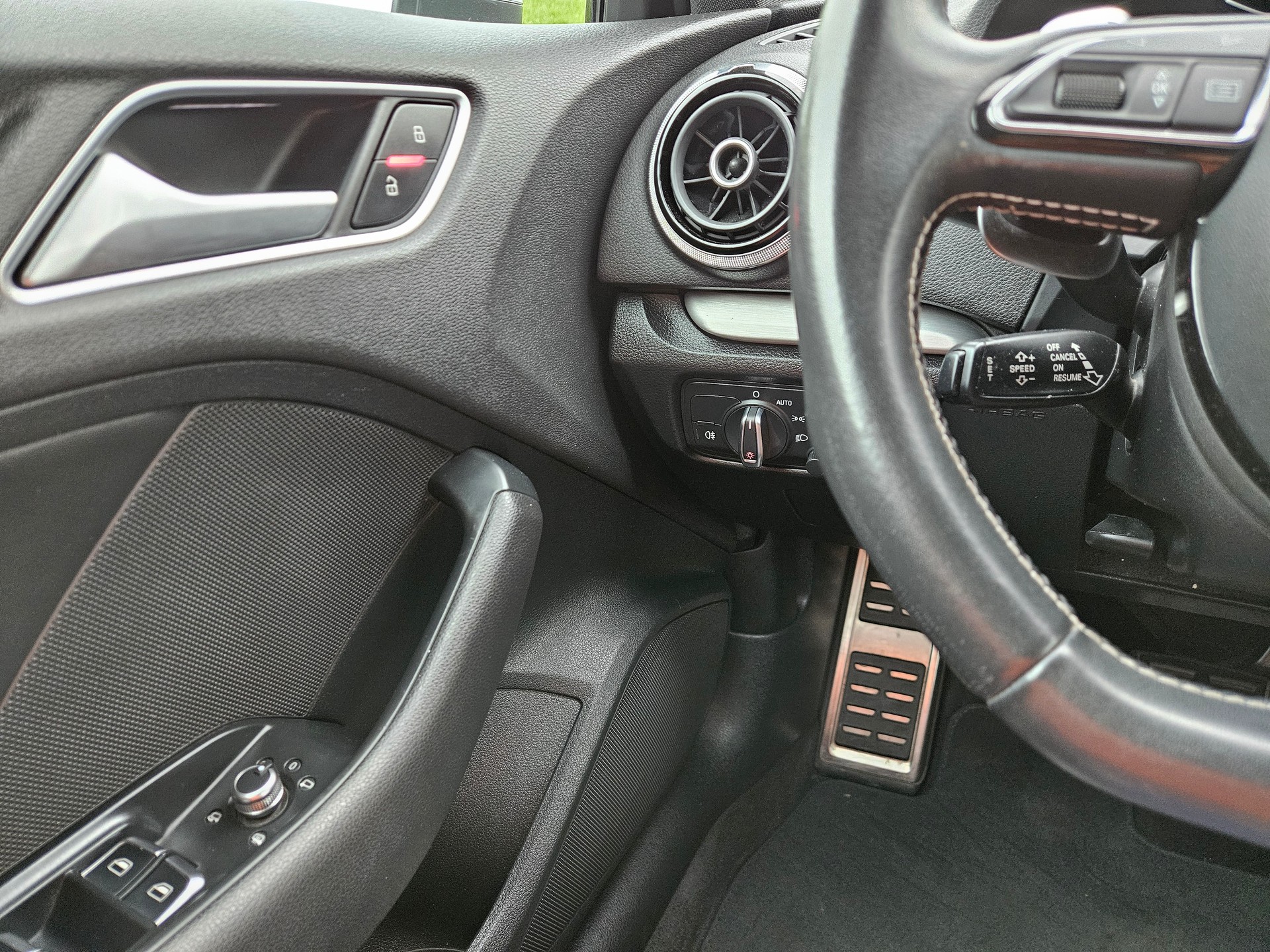 AUDI S3 Sportback 2.0 TFSI quattro-image-4