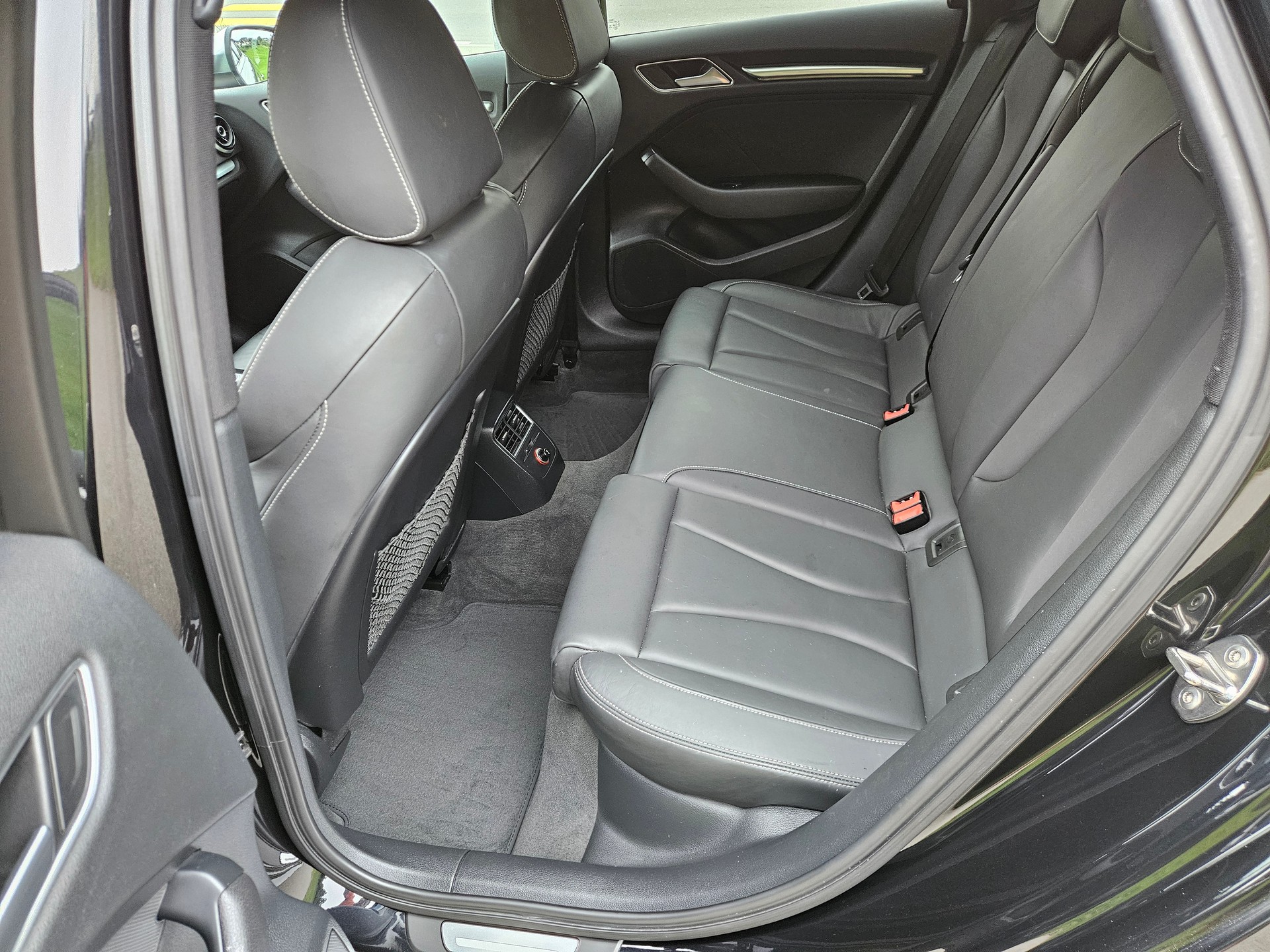 AUDI S3 Sportback 2.0 TFSI quattro-image-6