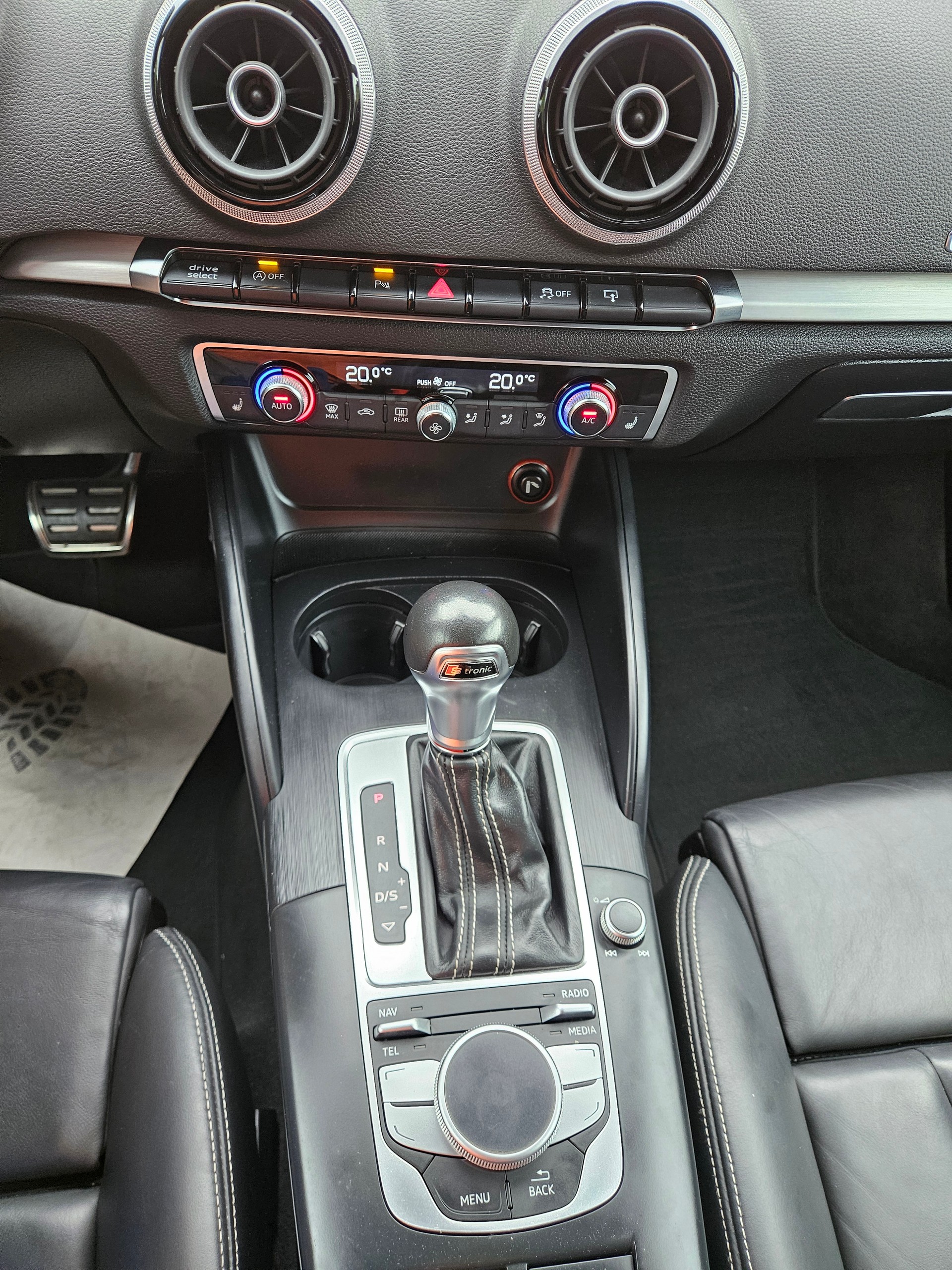 AUDI S3 Sportback 2.0 TFSI quattro-image-3